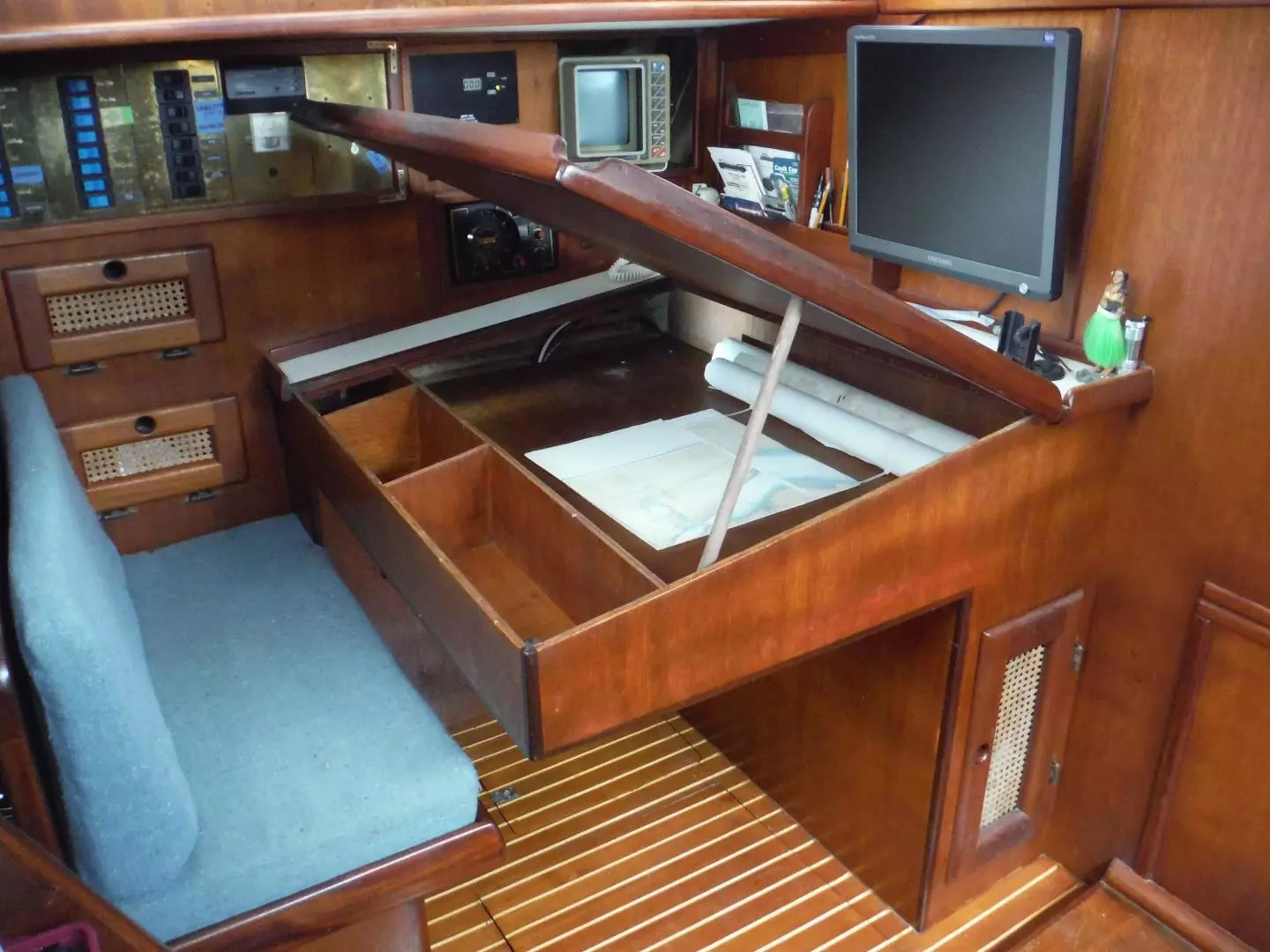 1980 Corbin 39 Aft Cockpit Cutter - Image 36
