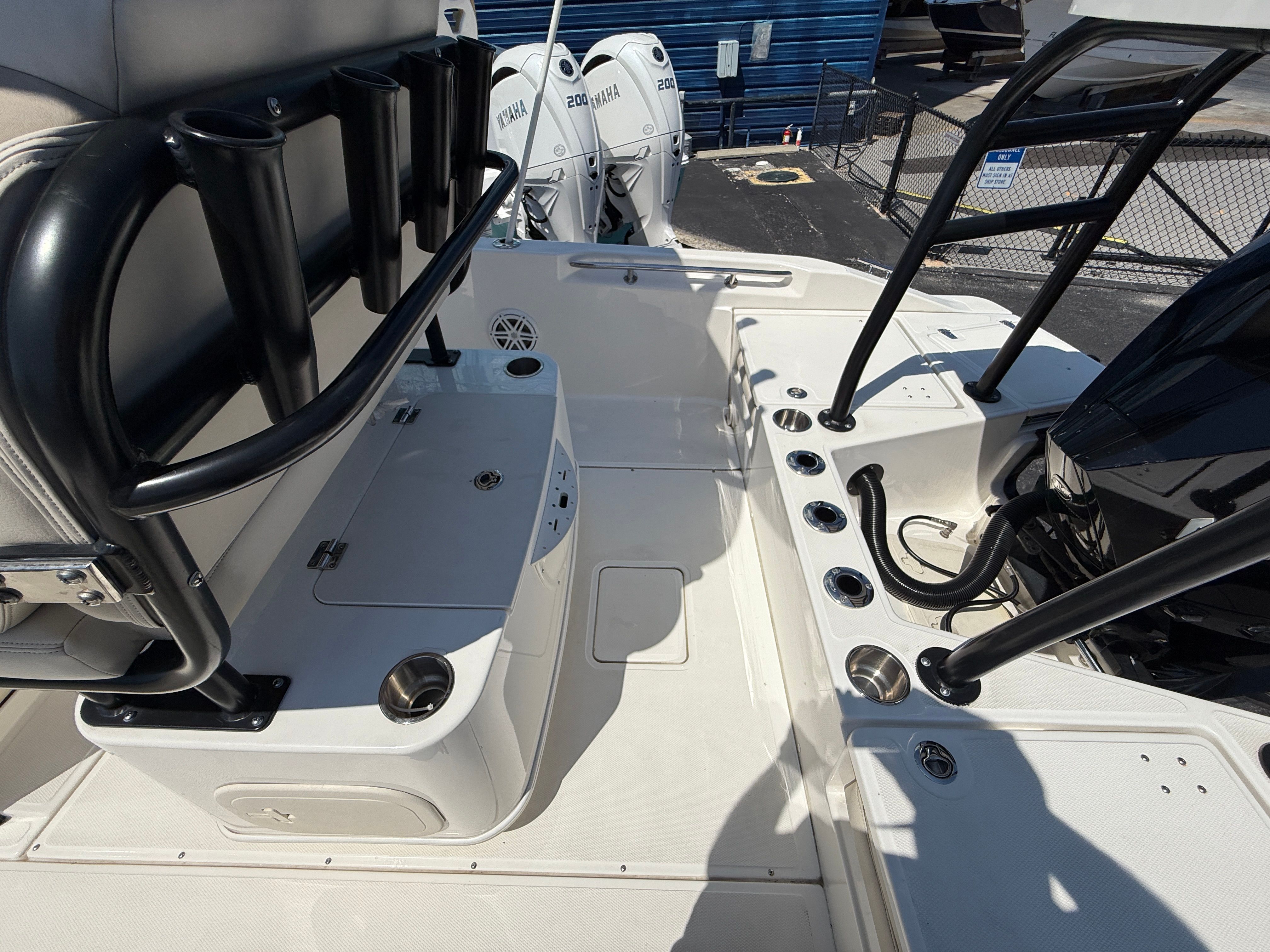 2023 BOSTON WHALER 220 DAUNTLESS - Image 24