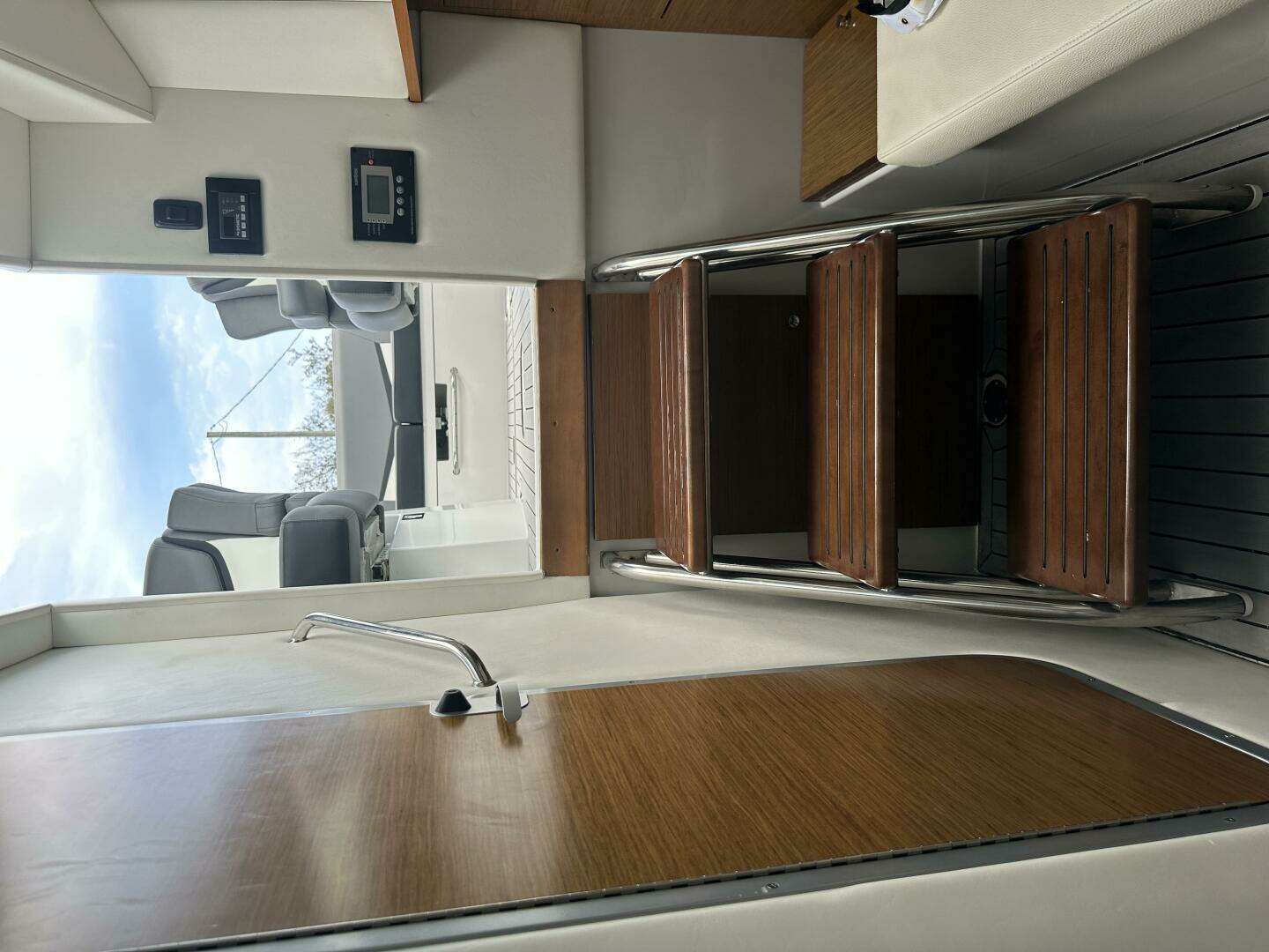 2019 Cruisers Yachts 338 Outboard - Image 37