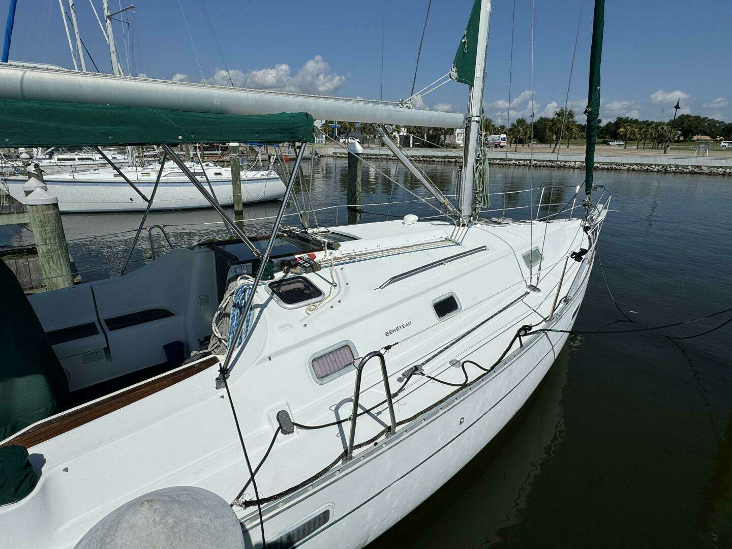 2005 Beneteau Oceanis 331 - Image 2