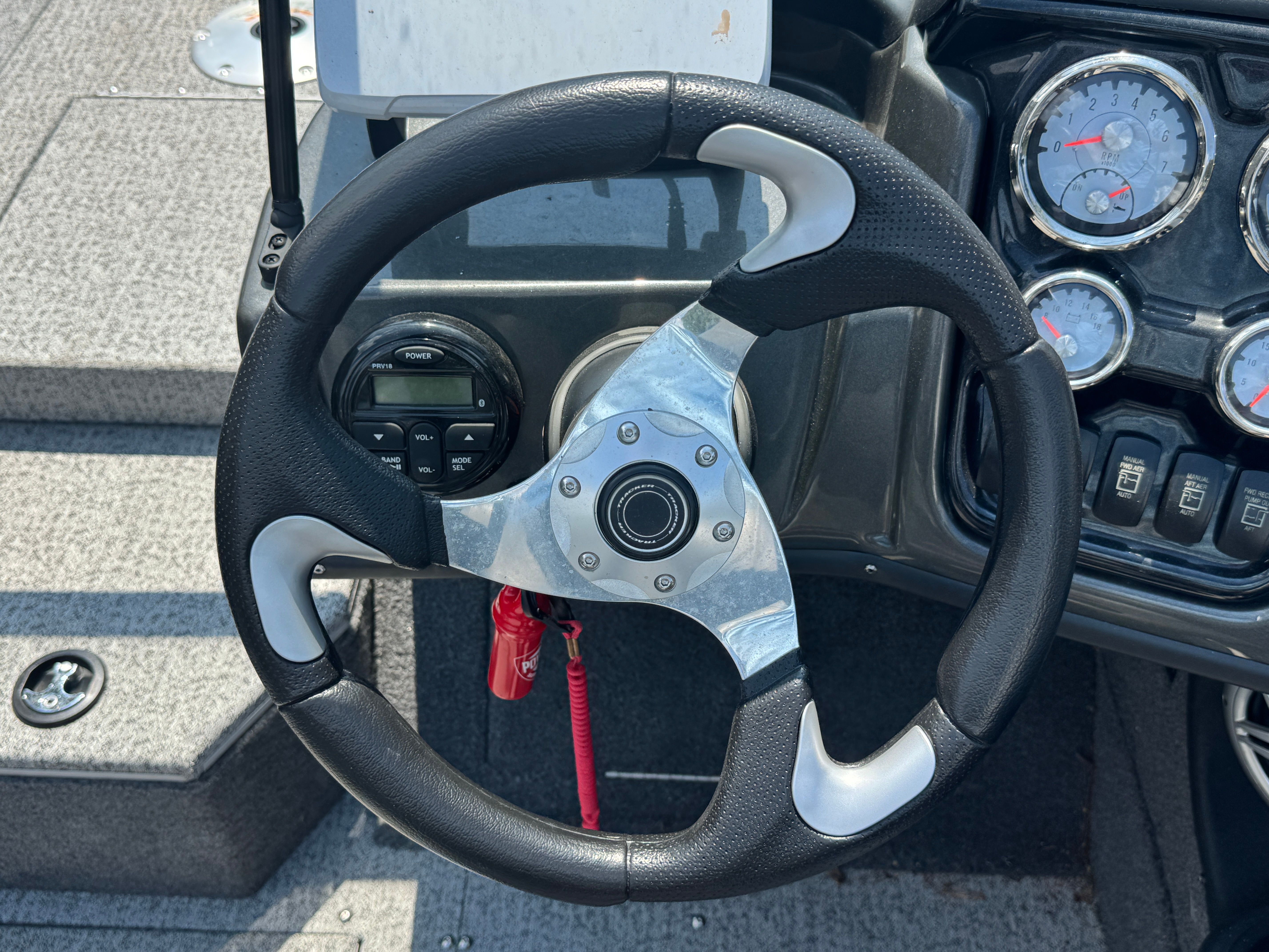 2021 TRACKER TARGA V18 - Image 17
