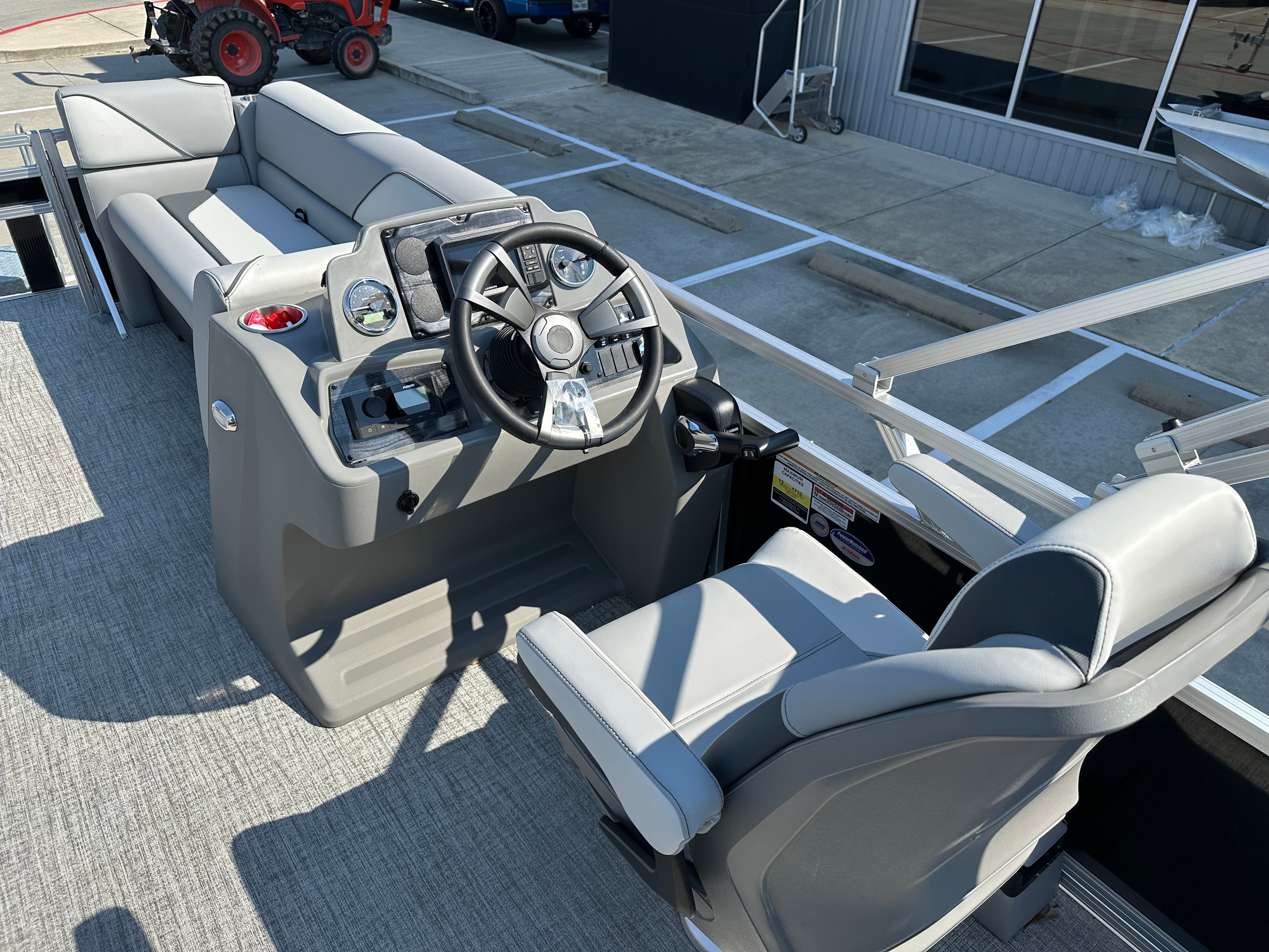 2025 Avalon Venture Rear Fish - 21' - 29