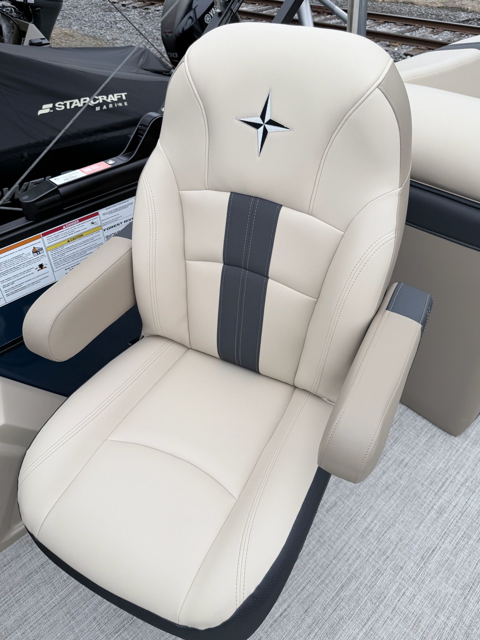 2026 Berkshire 24E CTS 3.0 Tritoon - 10
