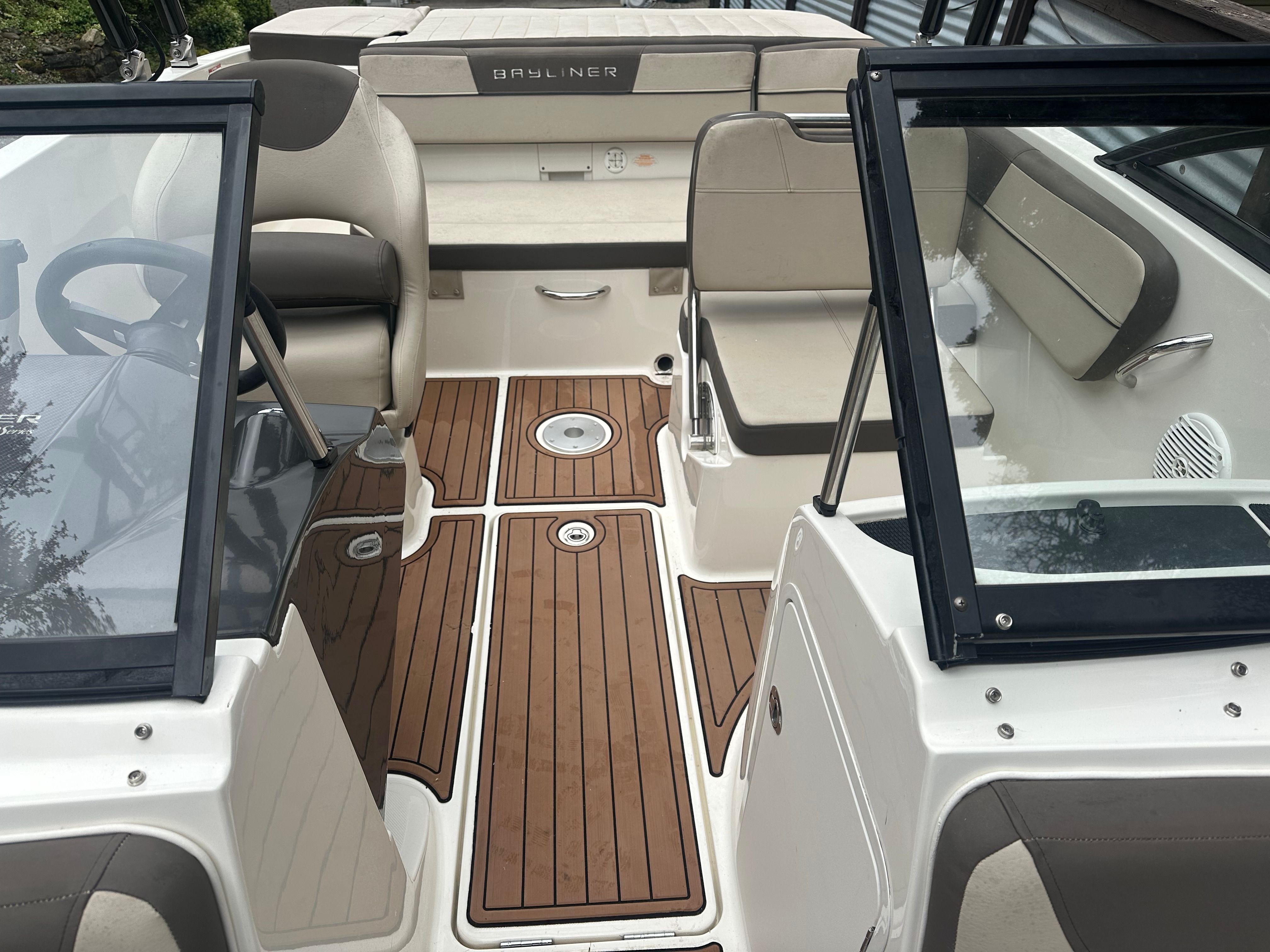 2017 Bayliner VR5 Bowrider OB - 8