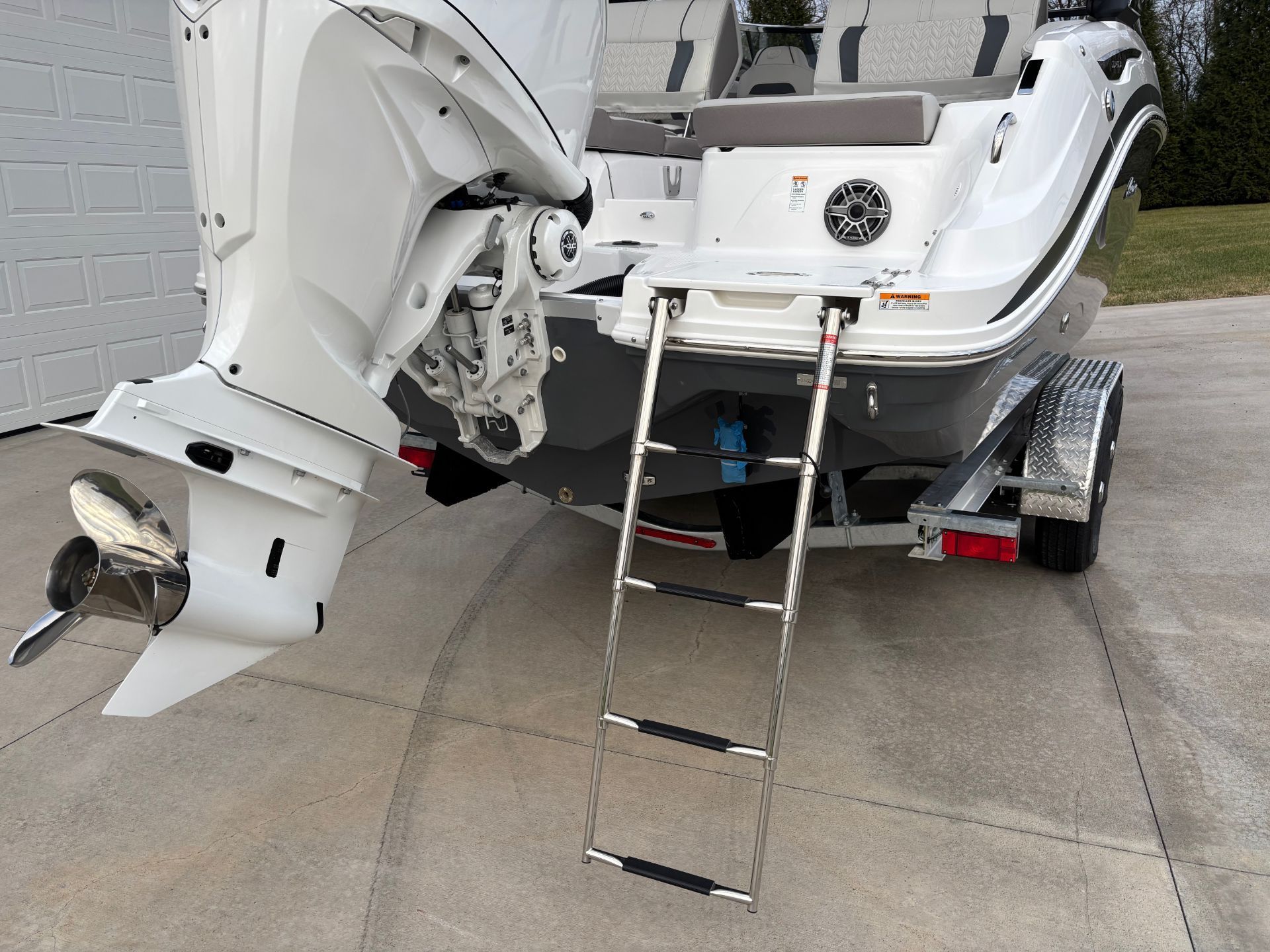 2025 Hurricane SunDeck 2600 OB - 3