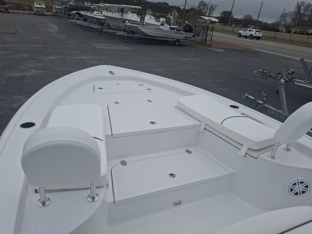 2026 Sportsman Masters 247 Bay Boat - 21