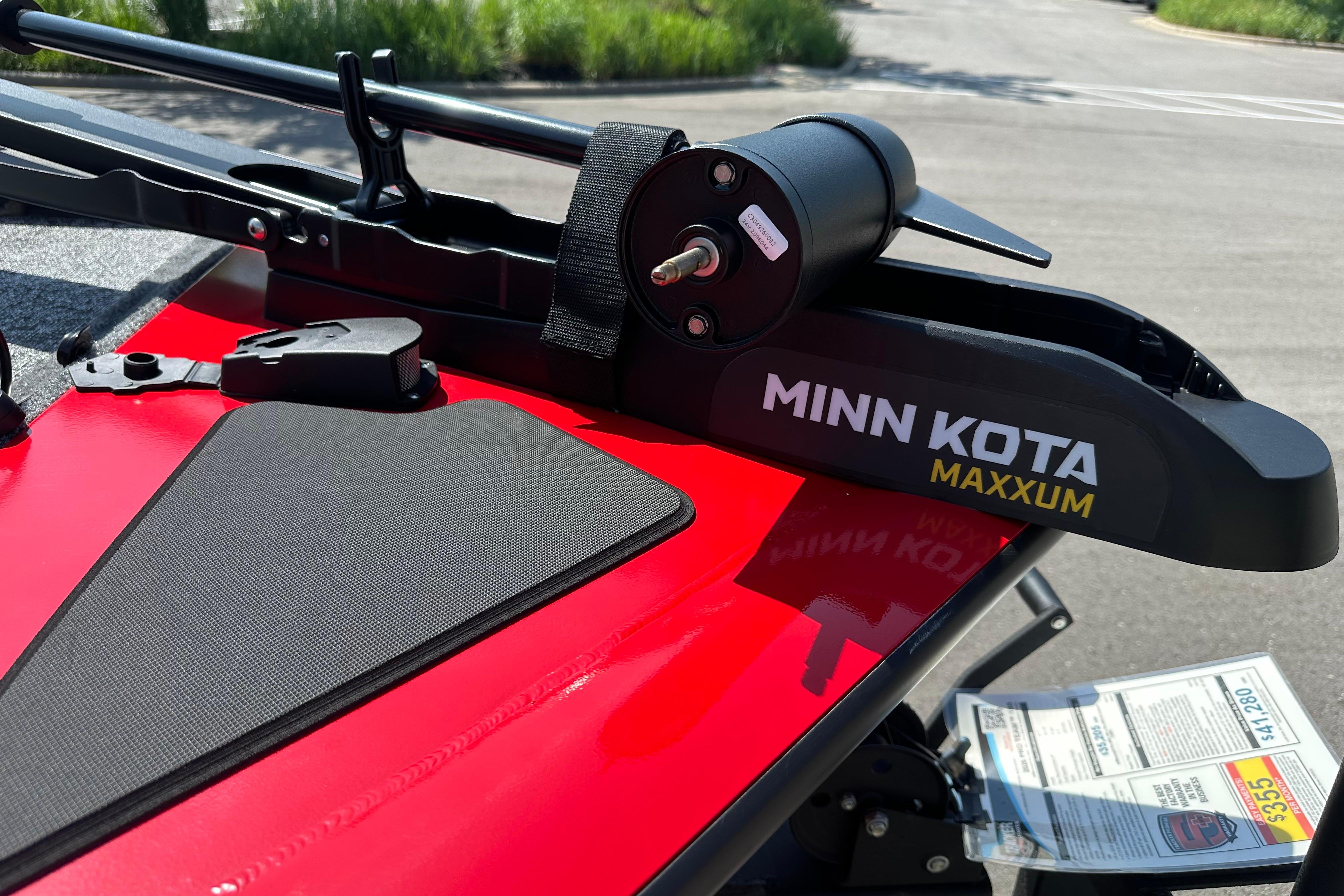 Minn Kota Maxxum trolling motor on 2026 Tracker Pro Team 195 boat.