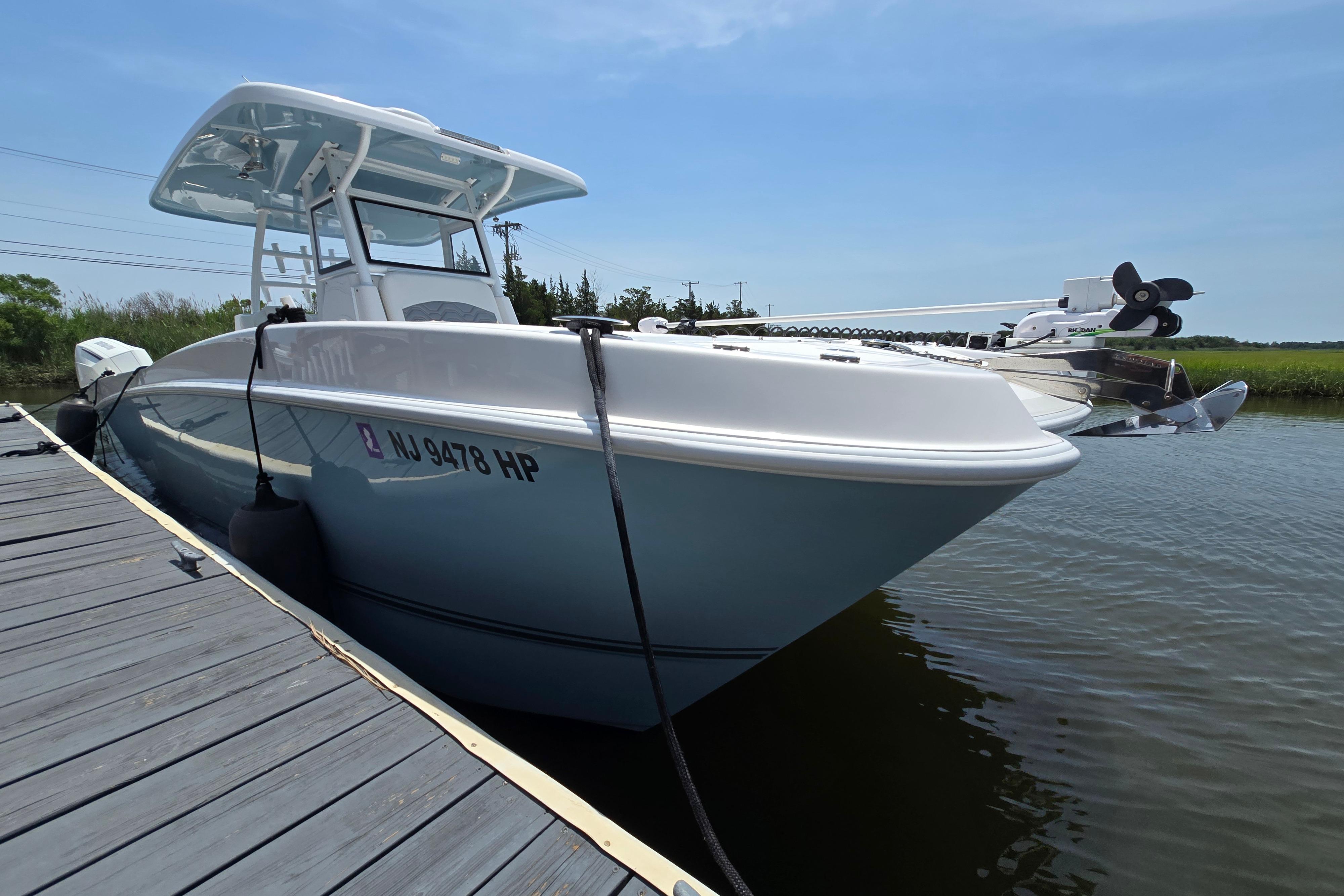 2021 Twin Vee 280 GFX CC