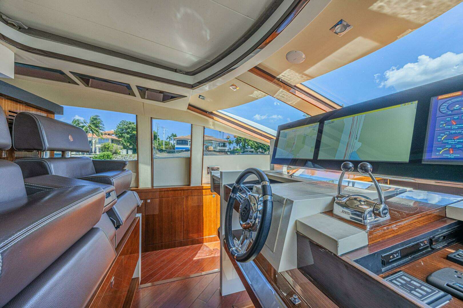 2010 Lazzara Yachts LSX 92 - Image 39