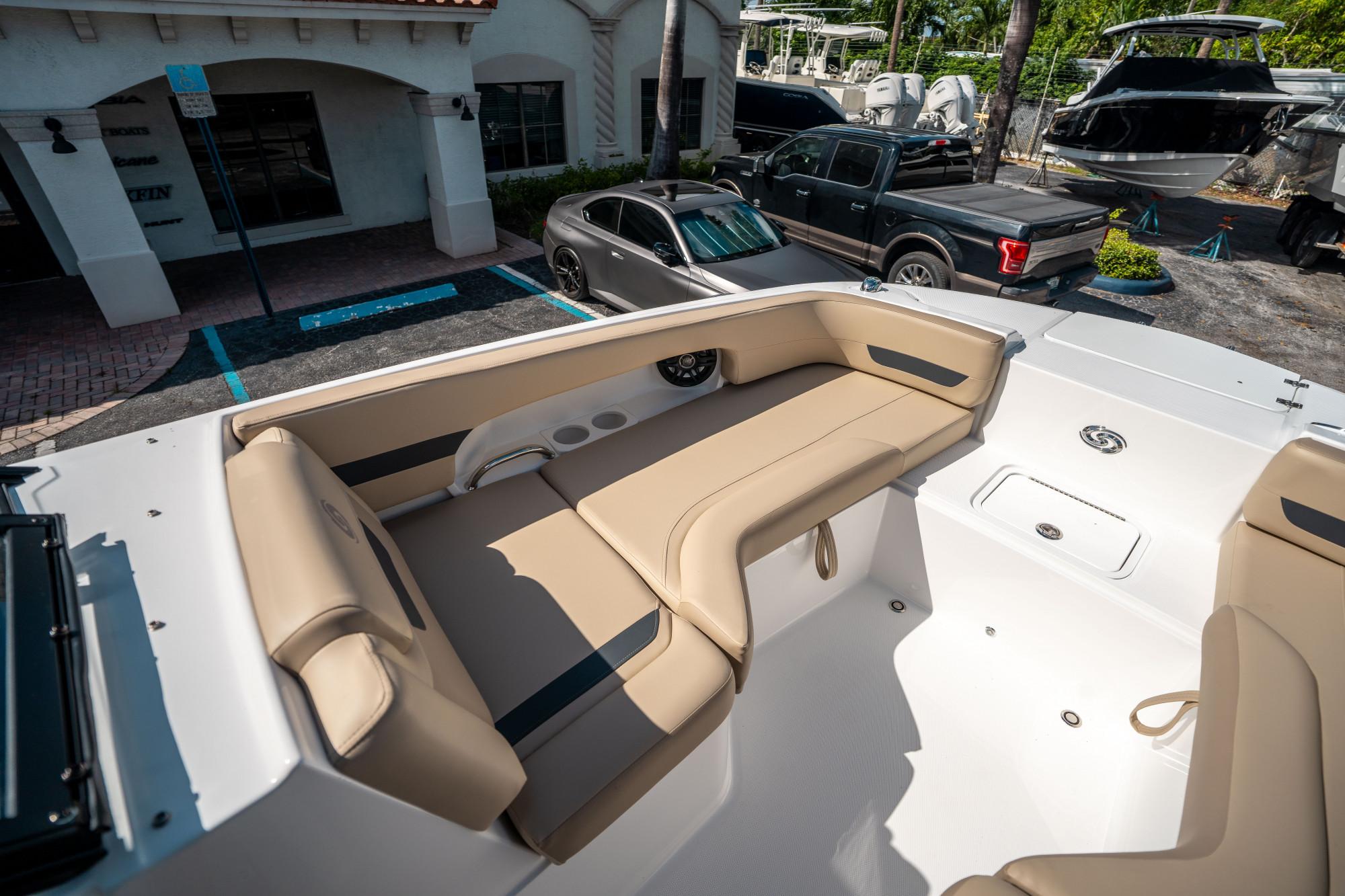 2025 Hurricane SunDeck 235 OB - 26