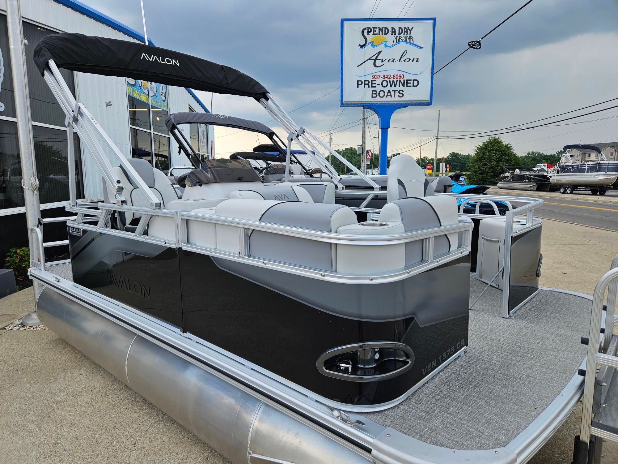 2025 AVALON VNT CR-15 - Image 2