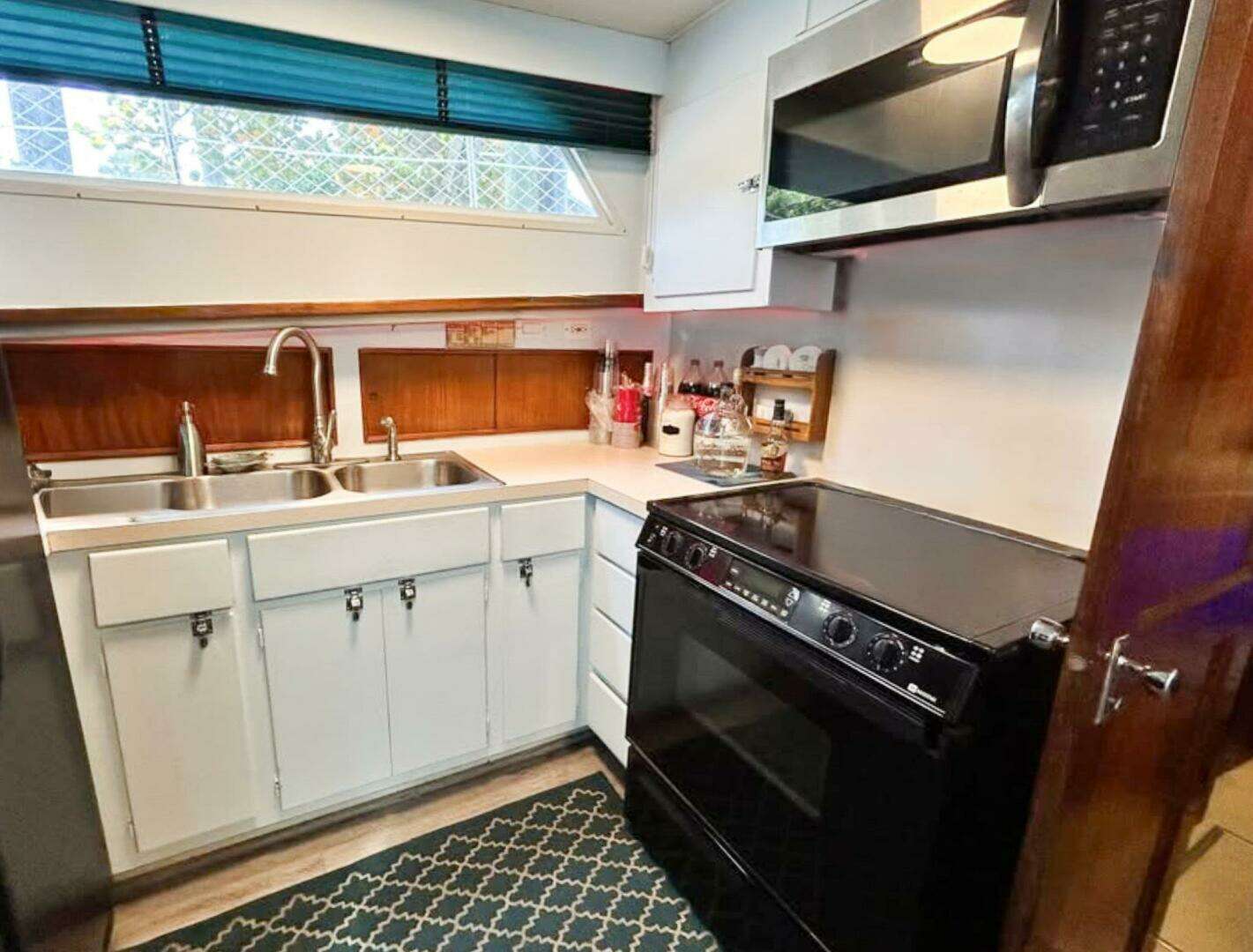 1975 Hatteras 58 Yacht Fisherman - Image 14