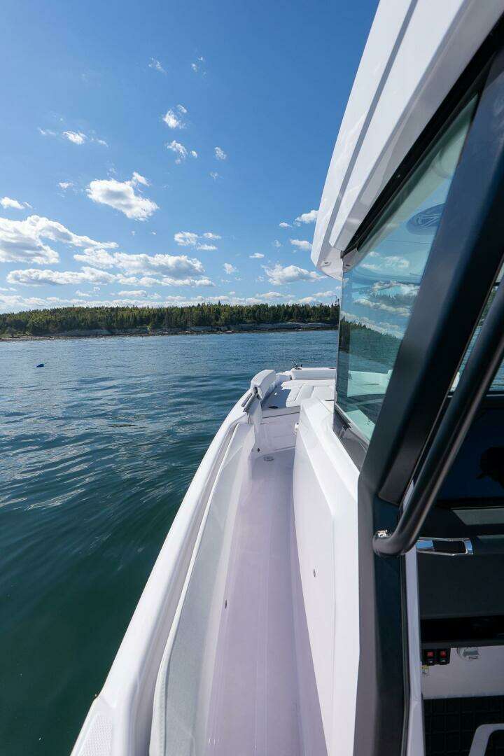2025 Axopar CCX Center Console - Image 32