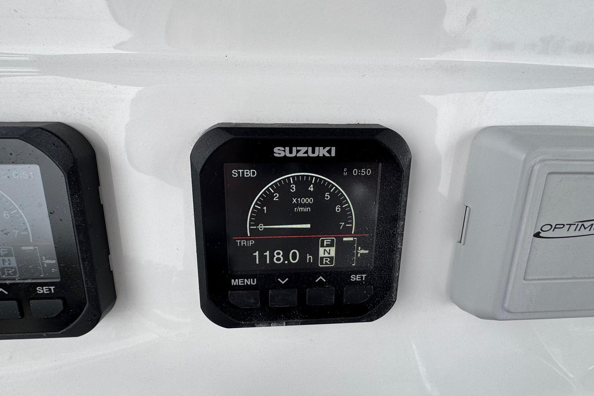 Suzuki display on 2024 Cape Horn 32 XS boat, showing trip details and RPM.
