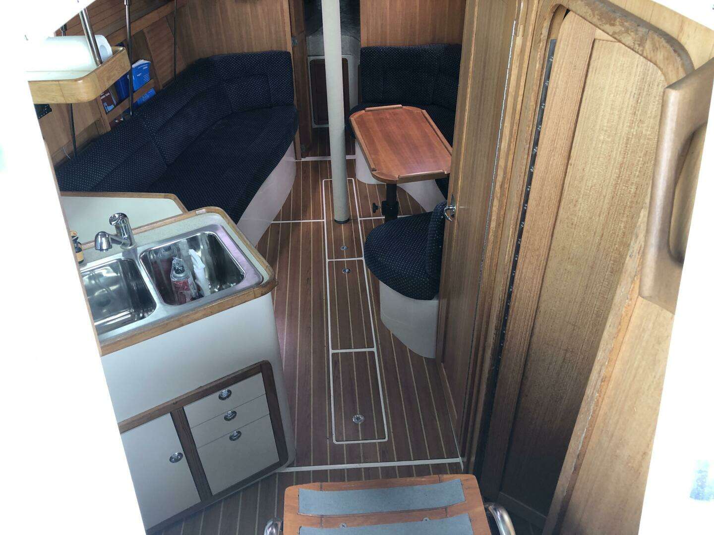 2005 Catalina 320 - Image 20