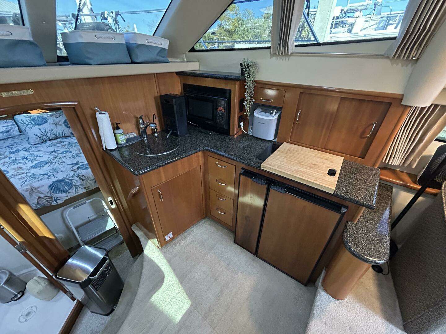 2005 Carver 366 MY - Image 35