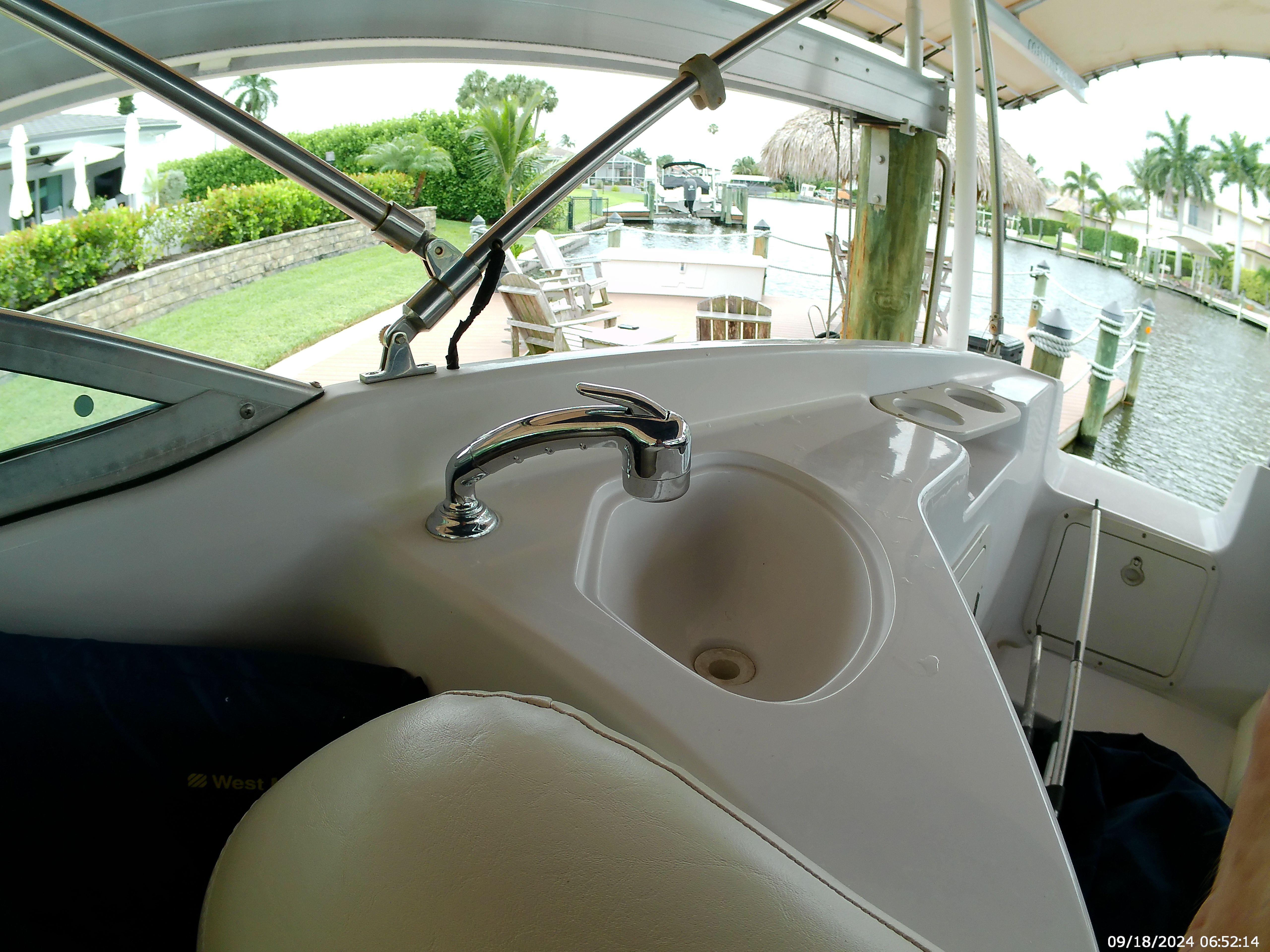 2000 Godfrey / Hurricane Sundeck 237 I/O - 46