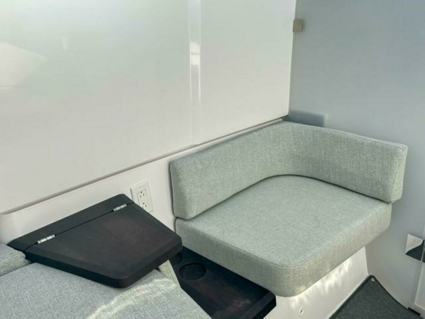 2024 Axopar 37XC CROSS CABIN - Image 14