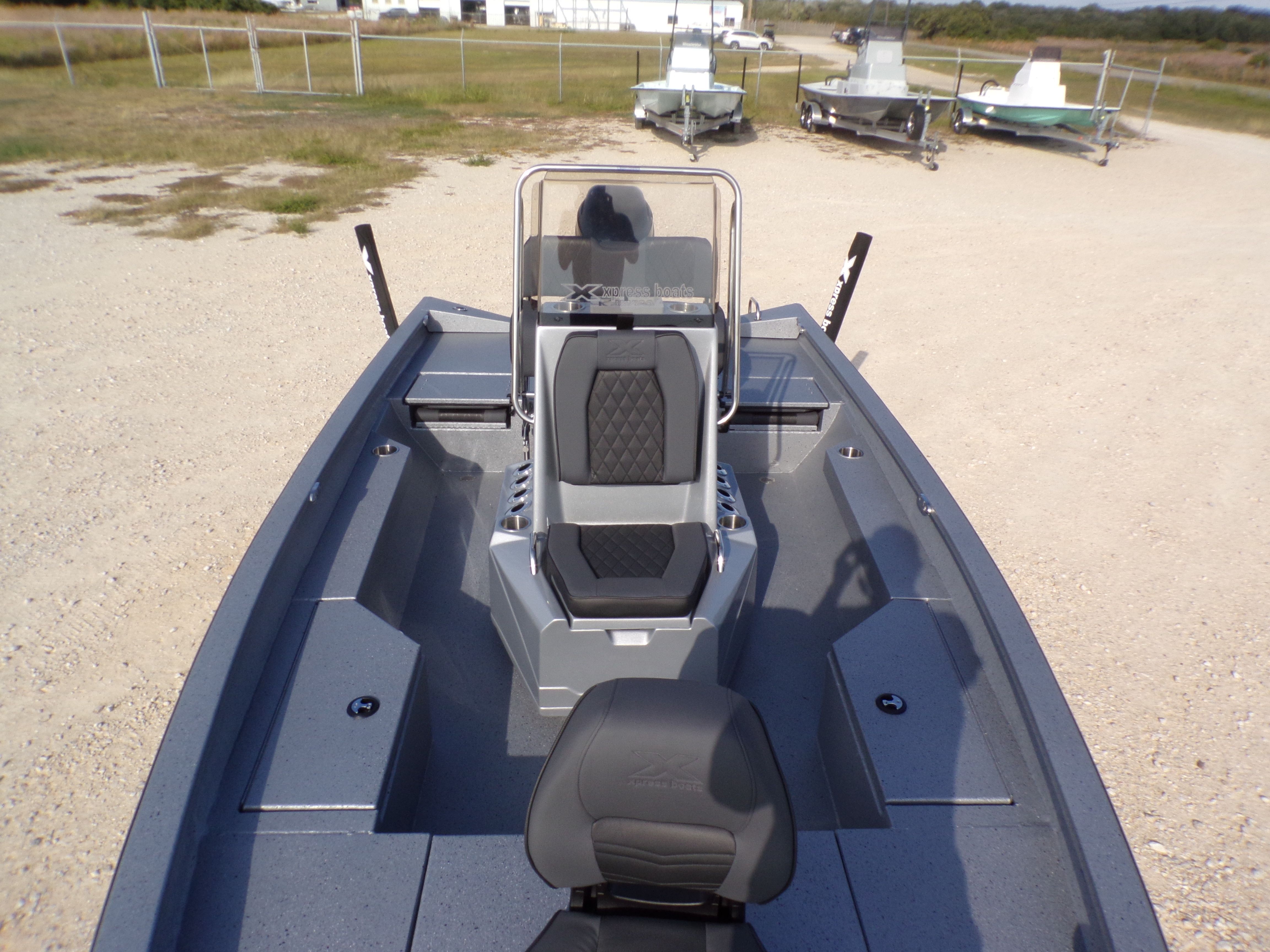 2026 Xpress H20B Bay - 13