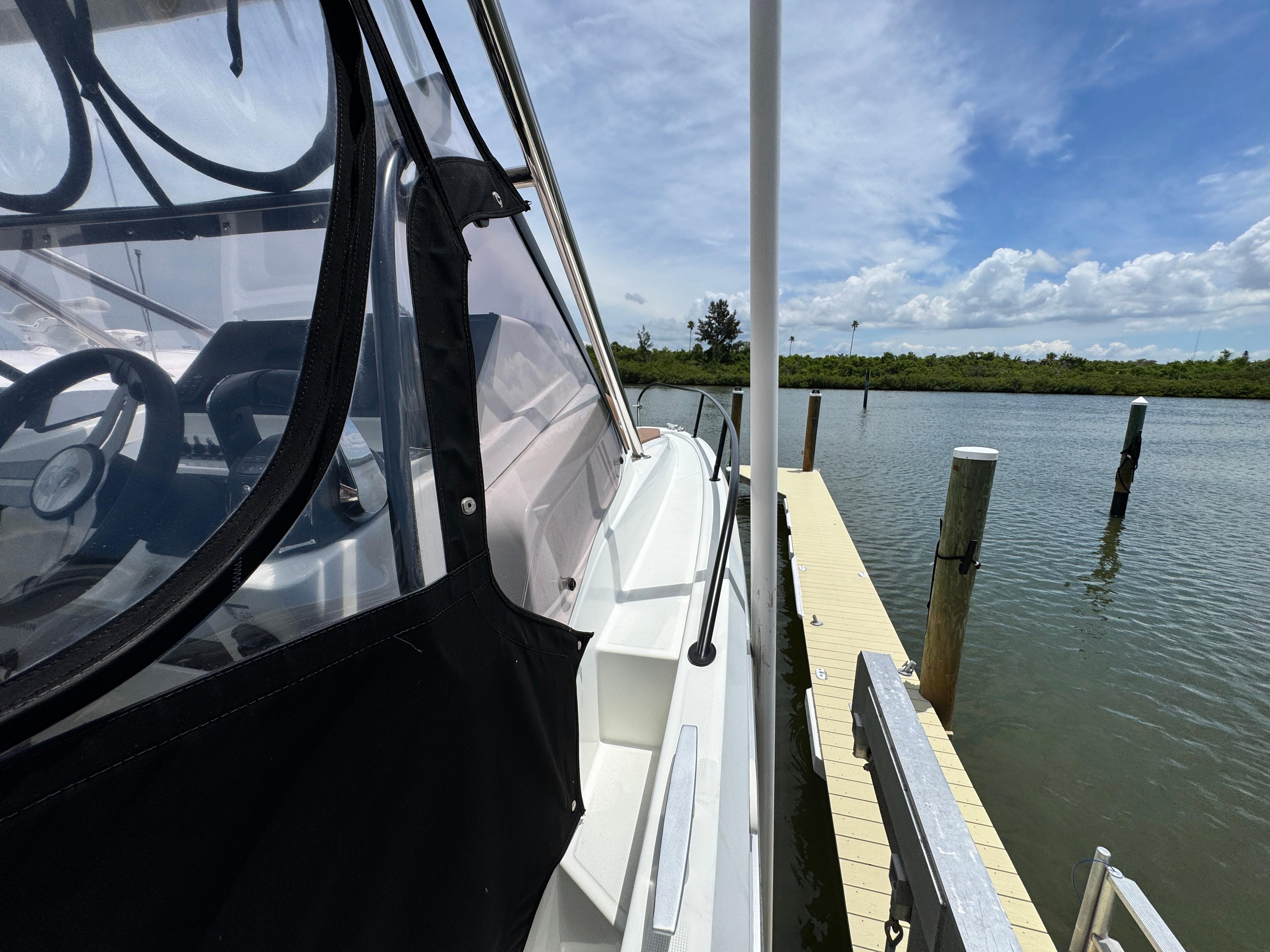 2022 Beneteau Flyer 9 SUNdeck docked, showcasing sleek design and clear canopy.