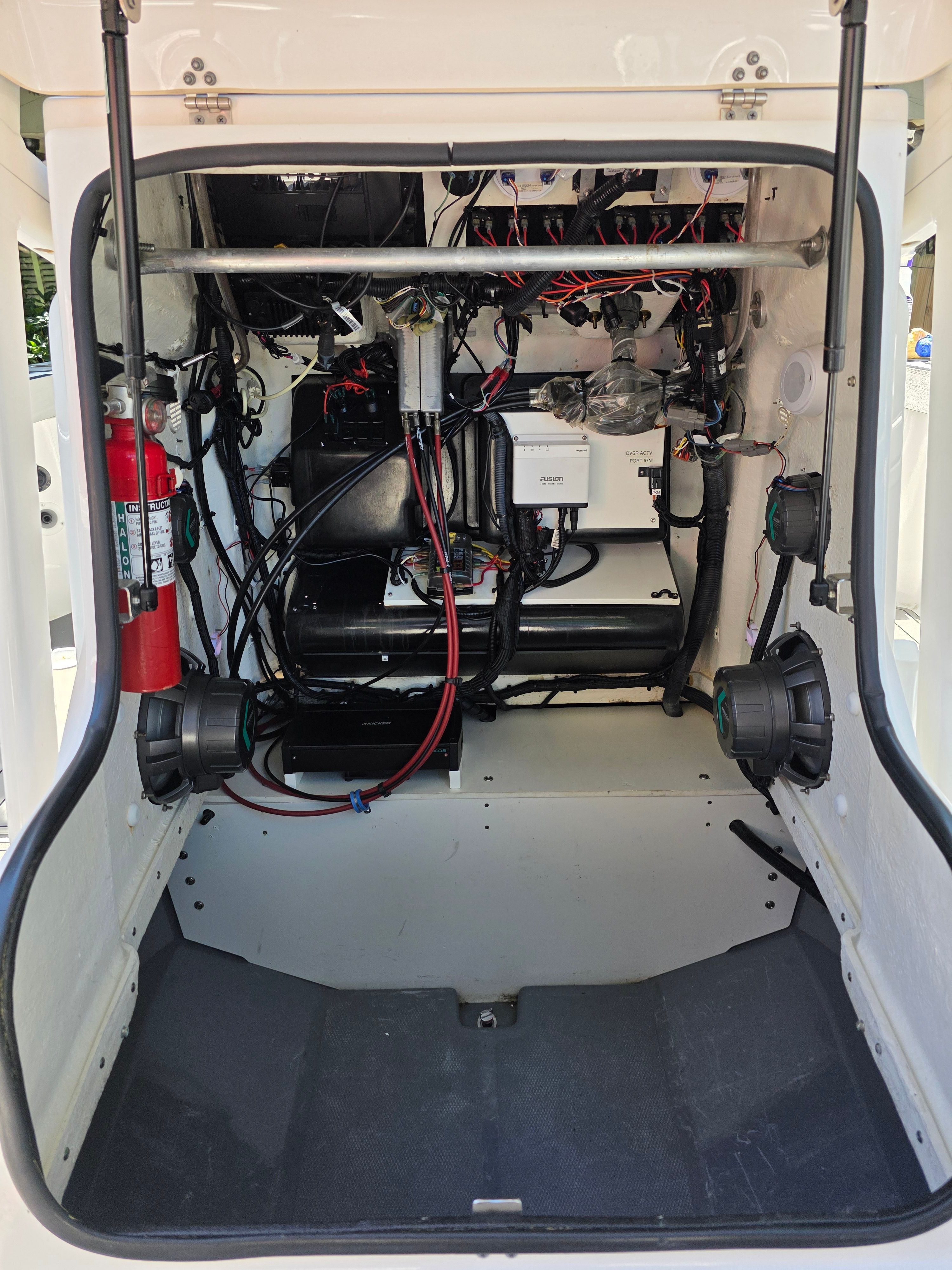 Interior view of Yamaha 210 FSH Sport 2020 boat engine.