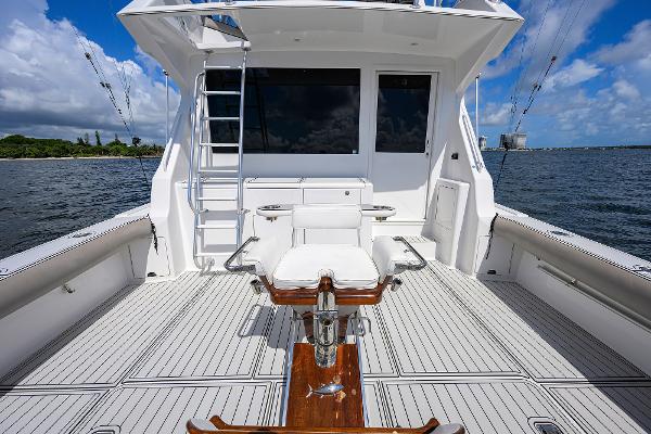 Viking 50 Convertible 2000 yacht deck with fishing chair, ocean view, and clear sky.