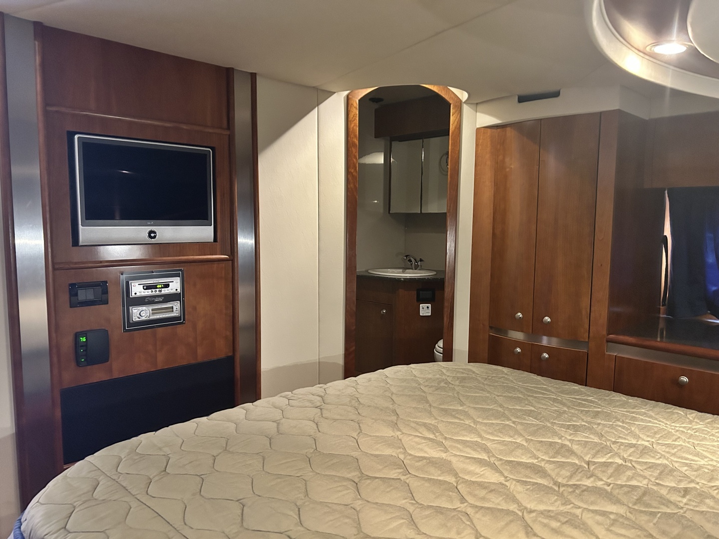 2007 Cruisers Yachts 520 EXPRESS - Image 10