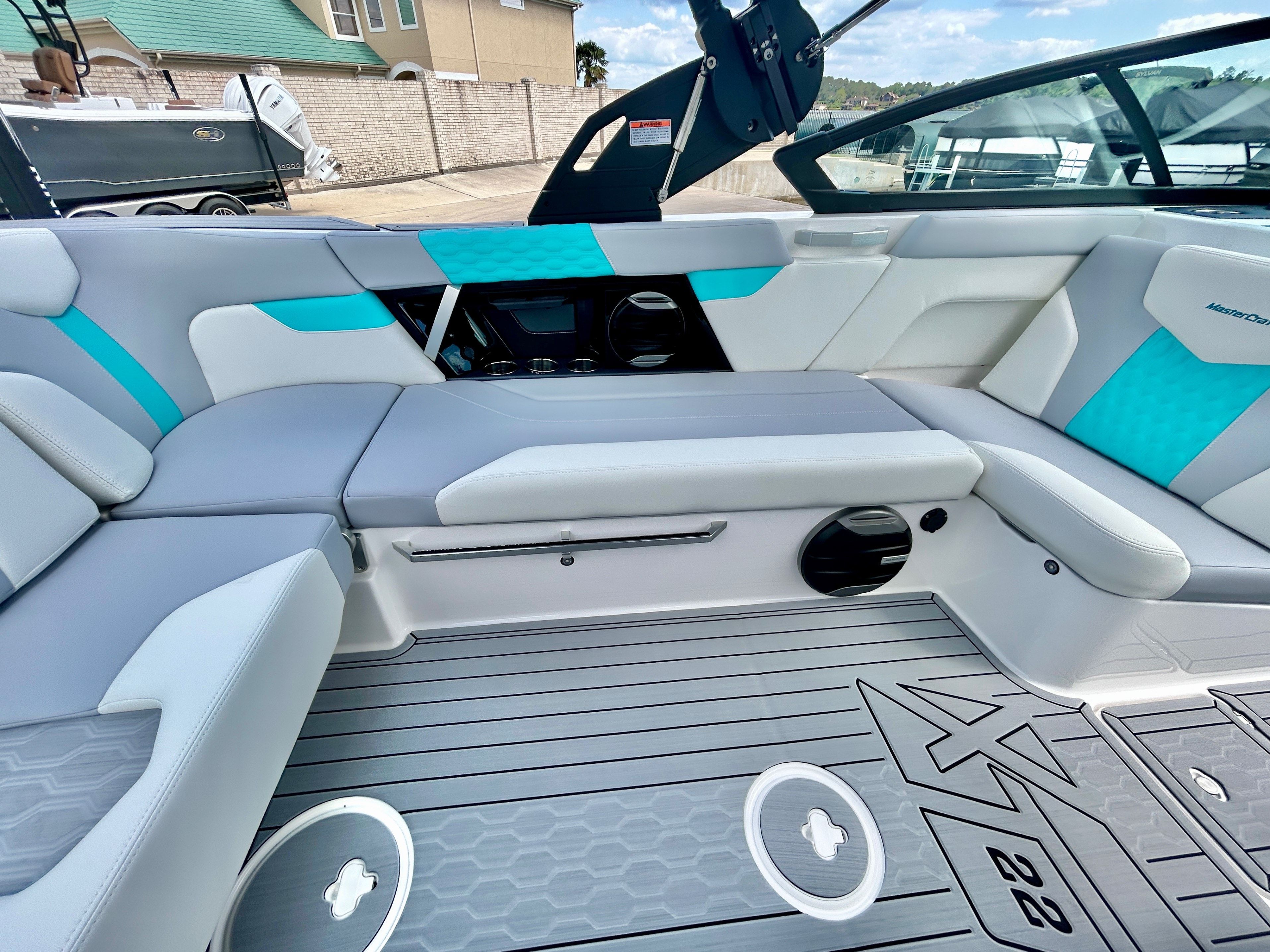 2026 MasterCraft XT22 - 37