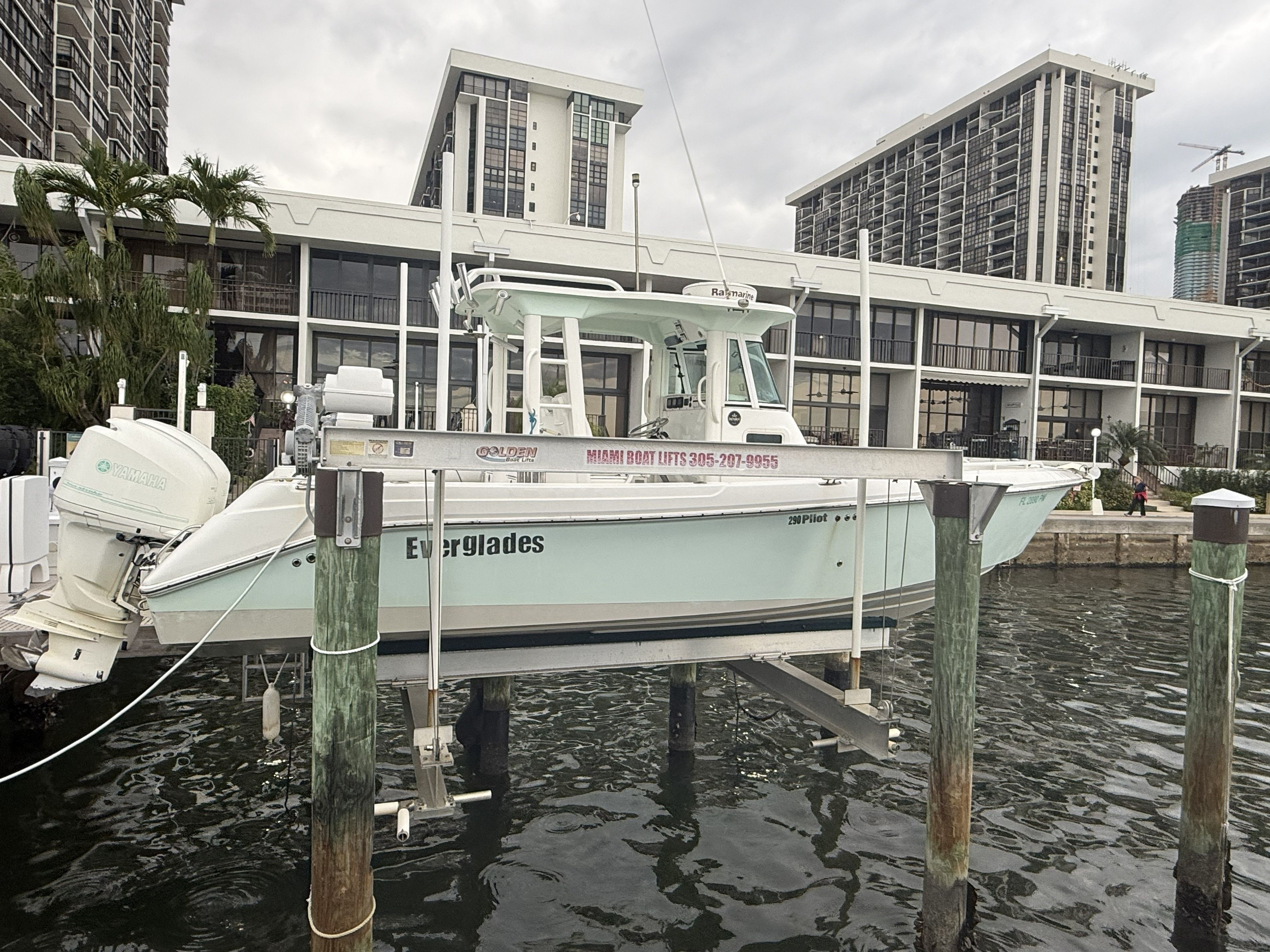 2009 Everglades 290 Pilot