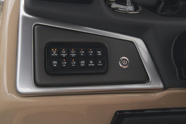 2025 Ranger Reata 220C - 34