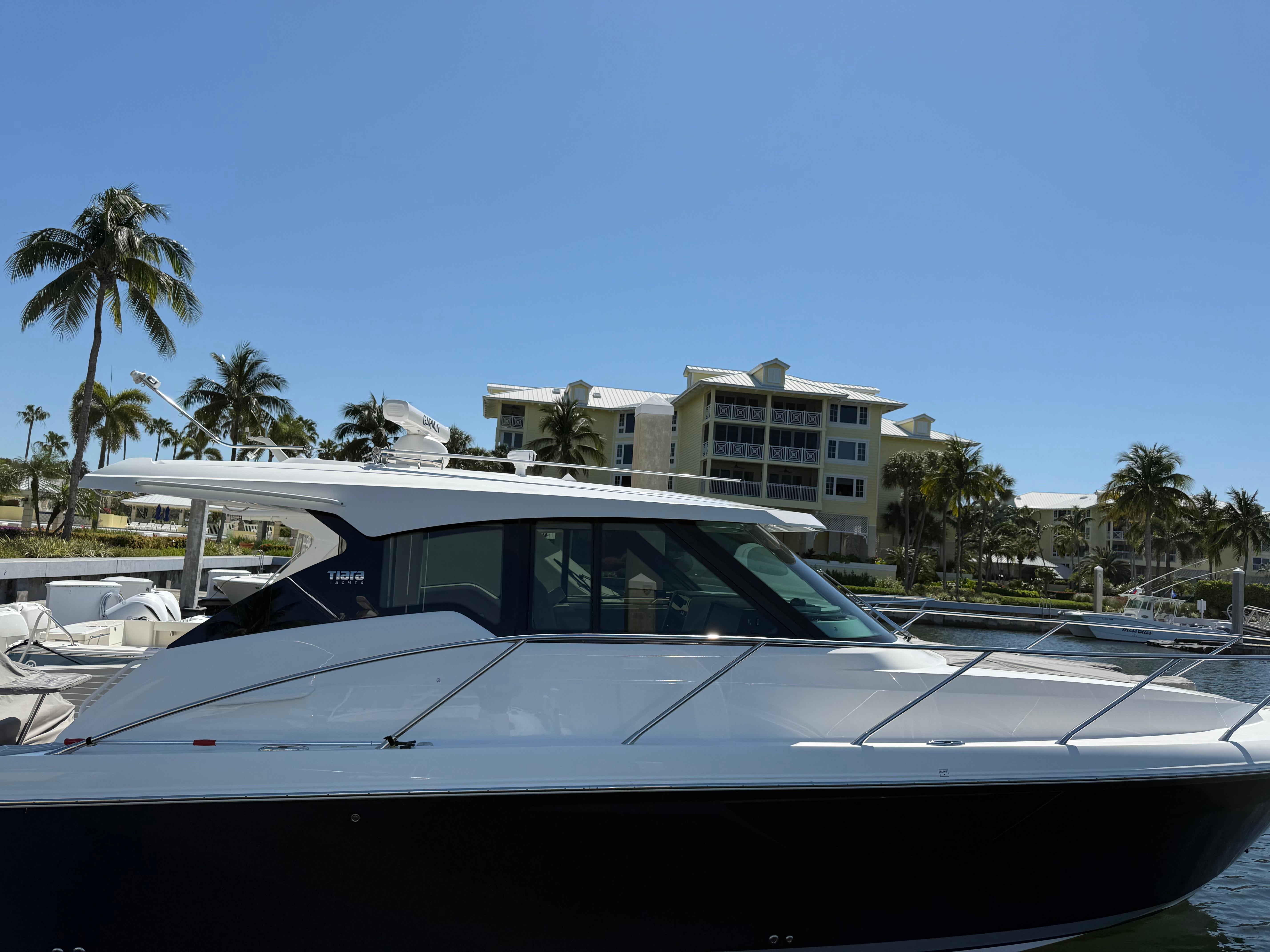 2023 Tiara Yachts 43 LE