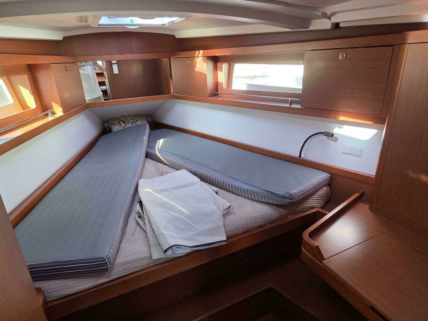 2014 Beneteau Oceanis 41 - Image 4