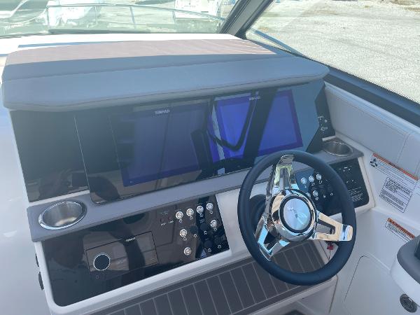 2023 Sea Ray Sundancer 320 Outboard - 6