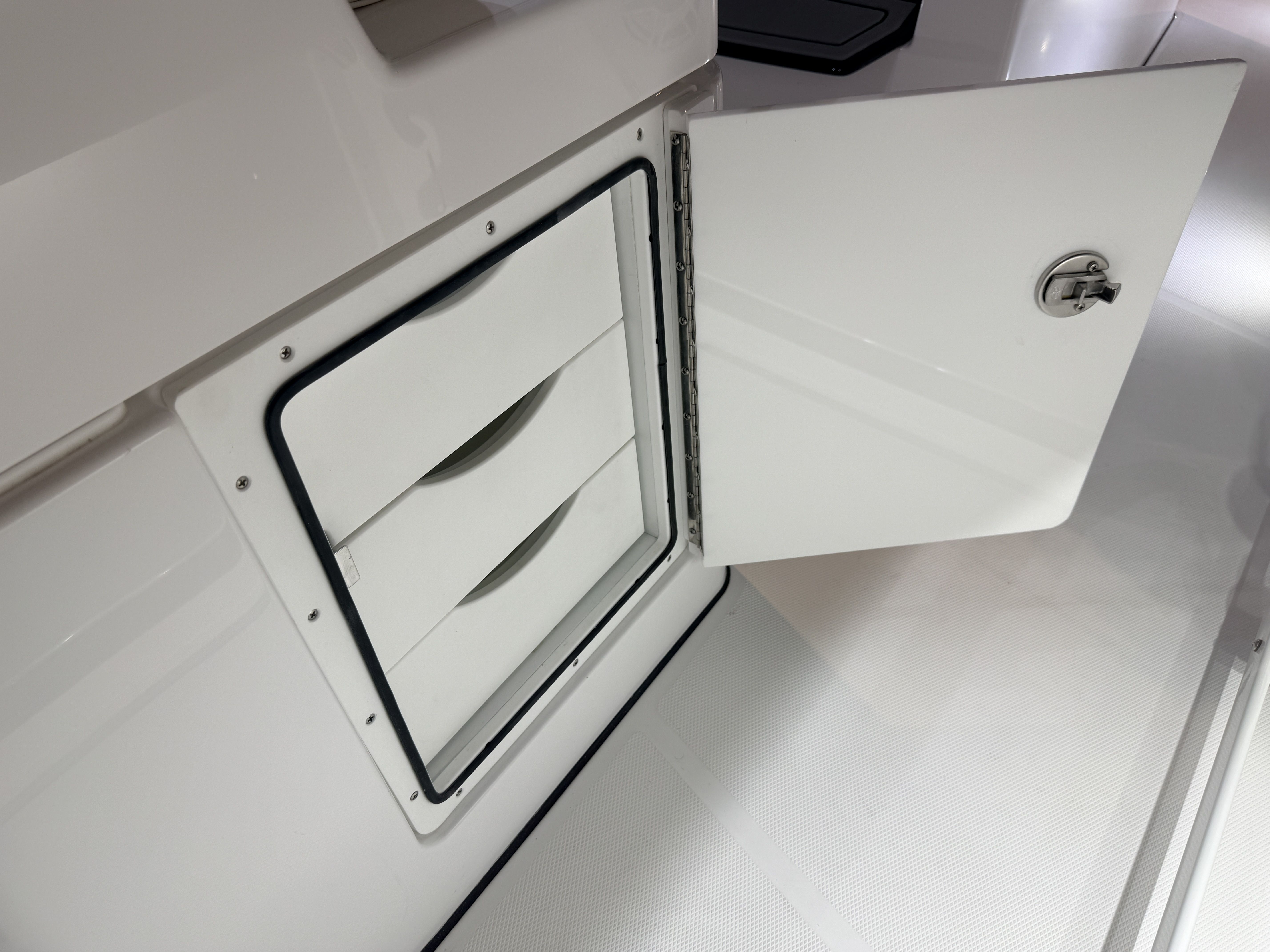 2026 Everglades 285 Center Console - 54