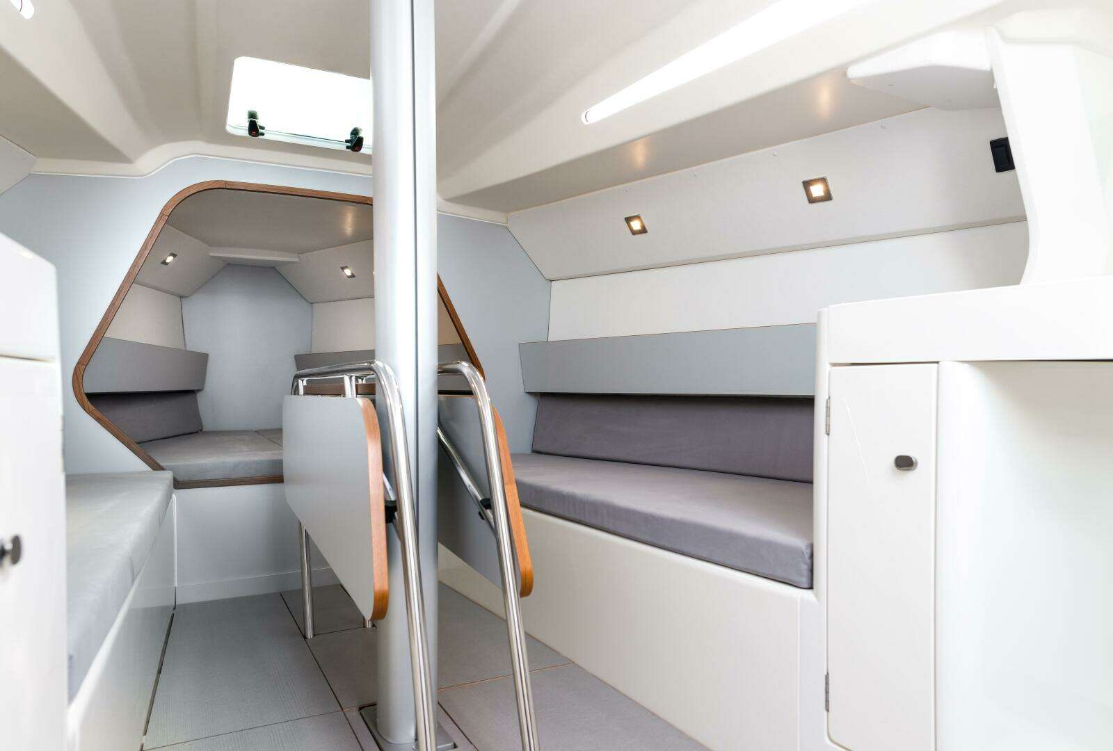 2026 Italia Yachts 9.98 - Image 11