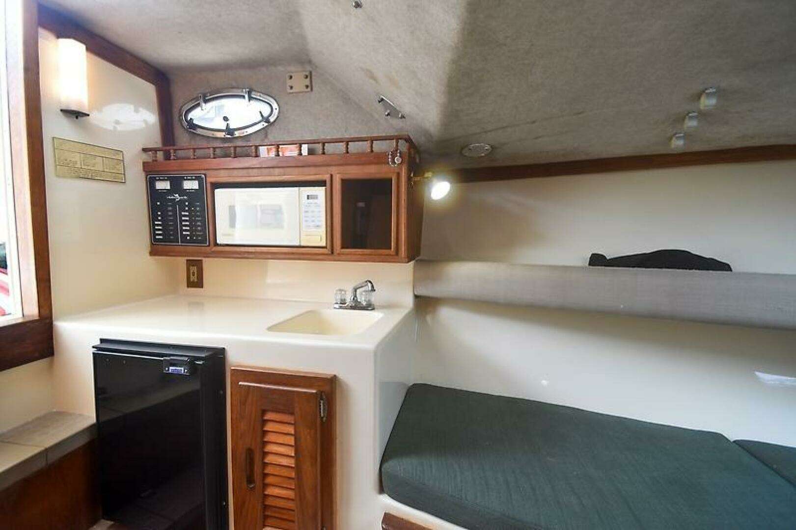 1998 Albemarle 285 Express - Image 42