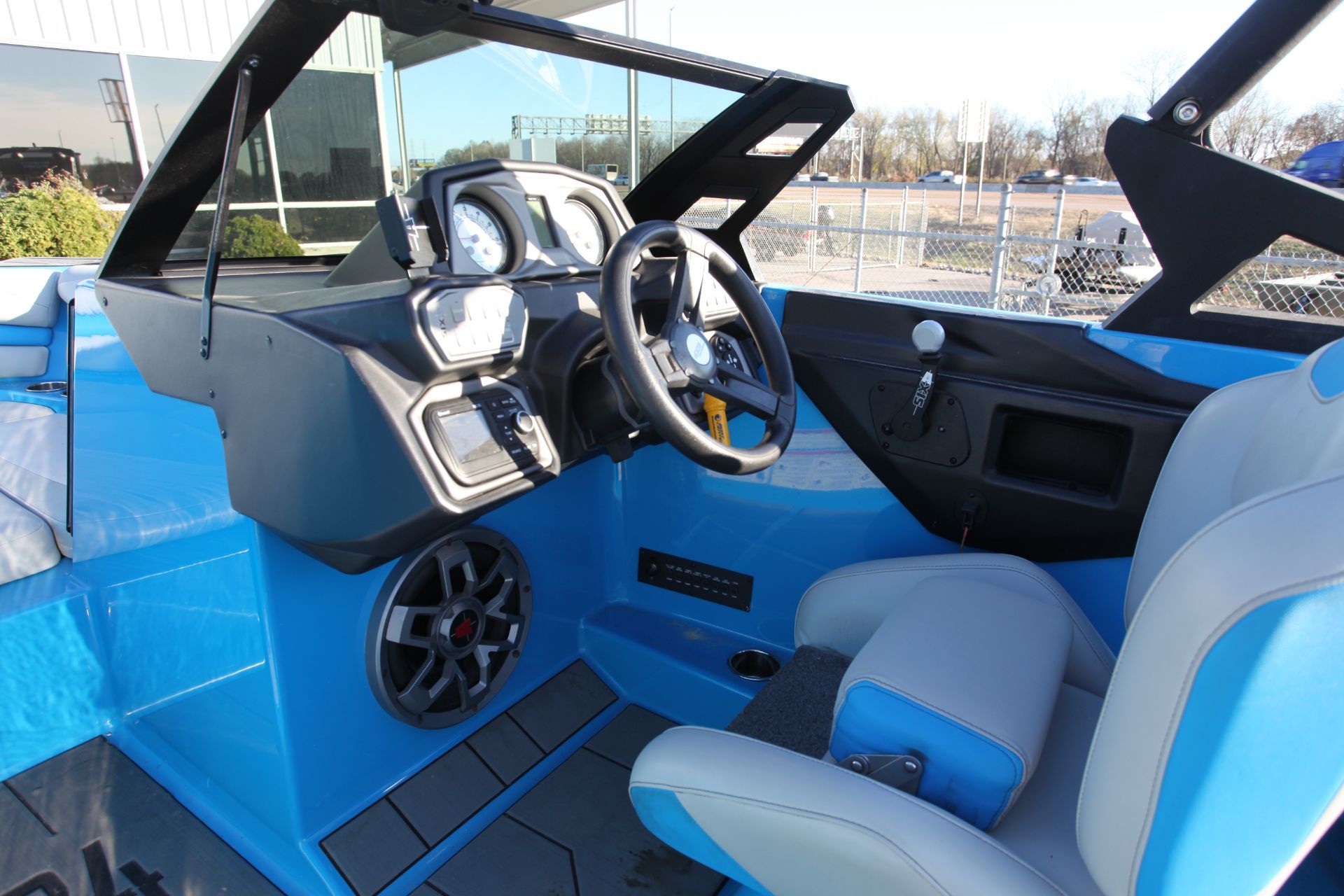 2019 Axis A24 - 8