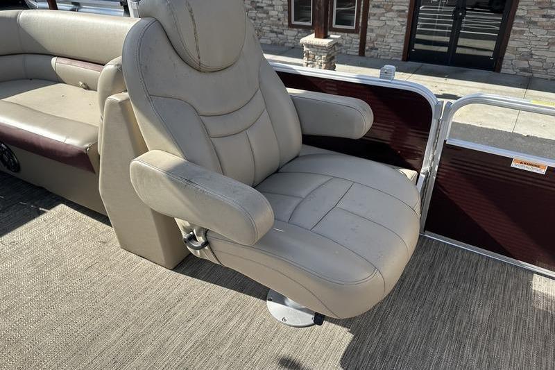 Luxurious seating on 2020 Sweetwater SW 2286 SB pontoon boat, featuring plush beige upholstery.