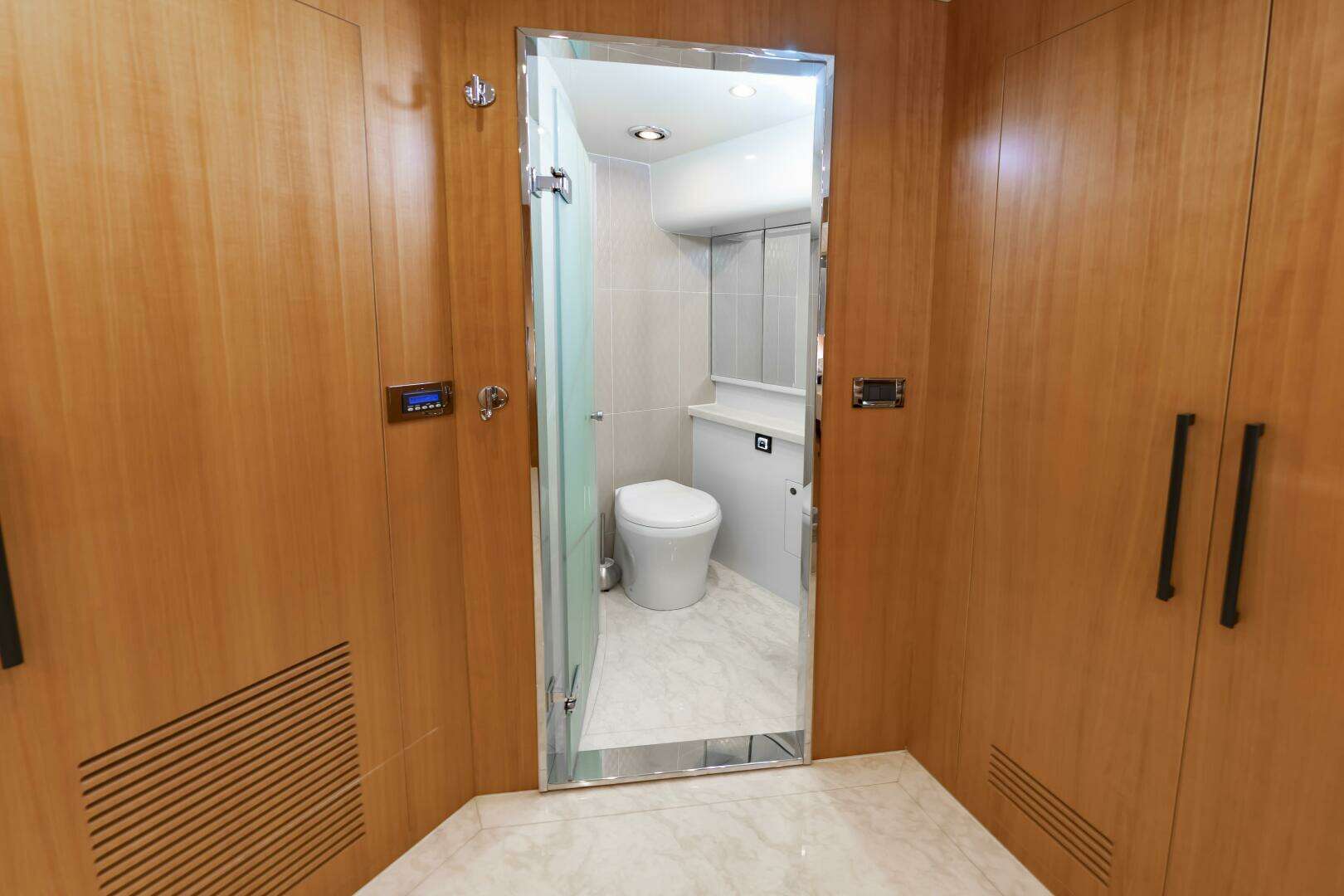 2017 Johnson 93 Flybridge - Image 60