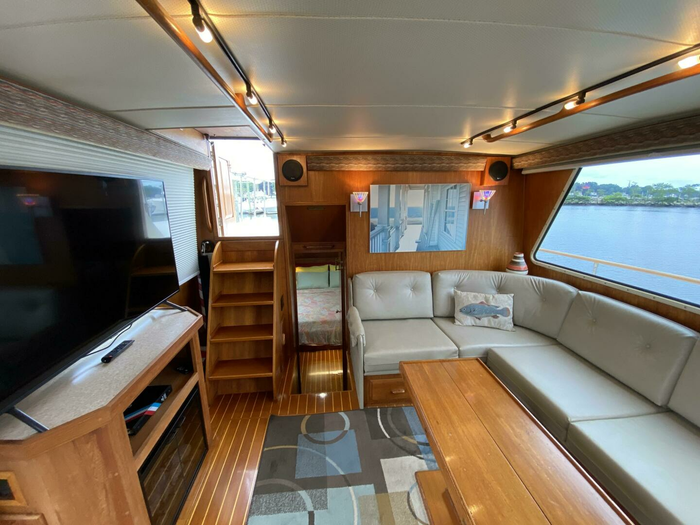 1983 Tollycraft Aft Cabin - Image 30