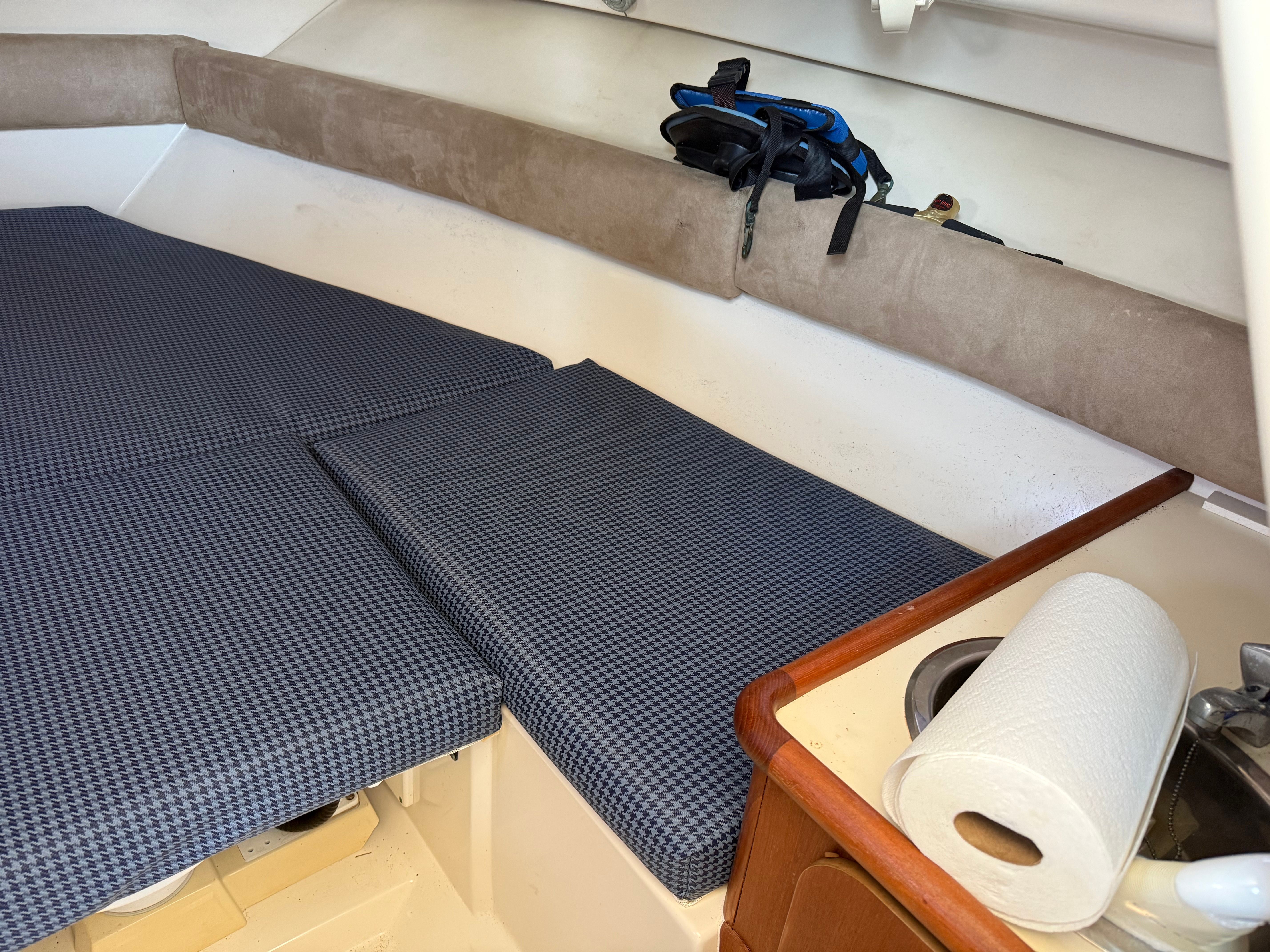 2005 Pursuit 2570 Offshore - 36