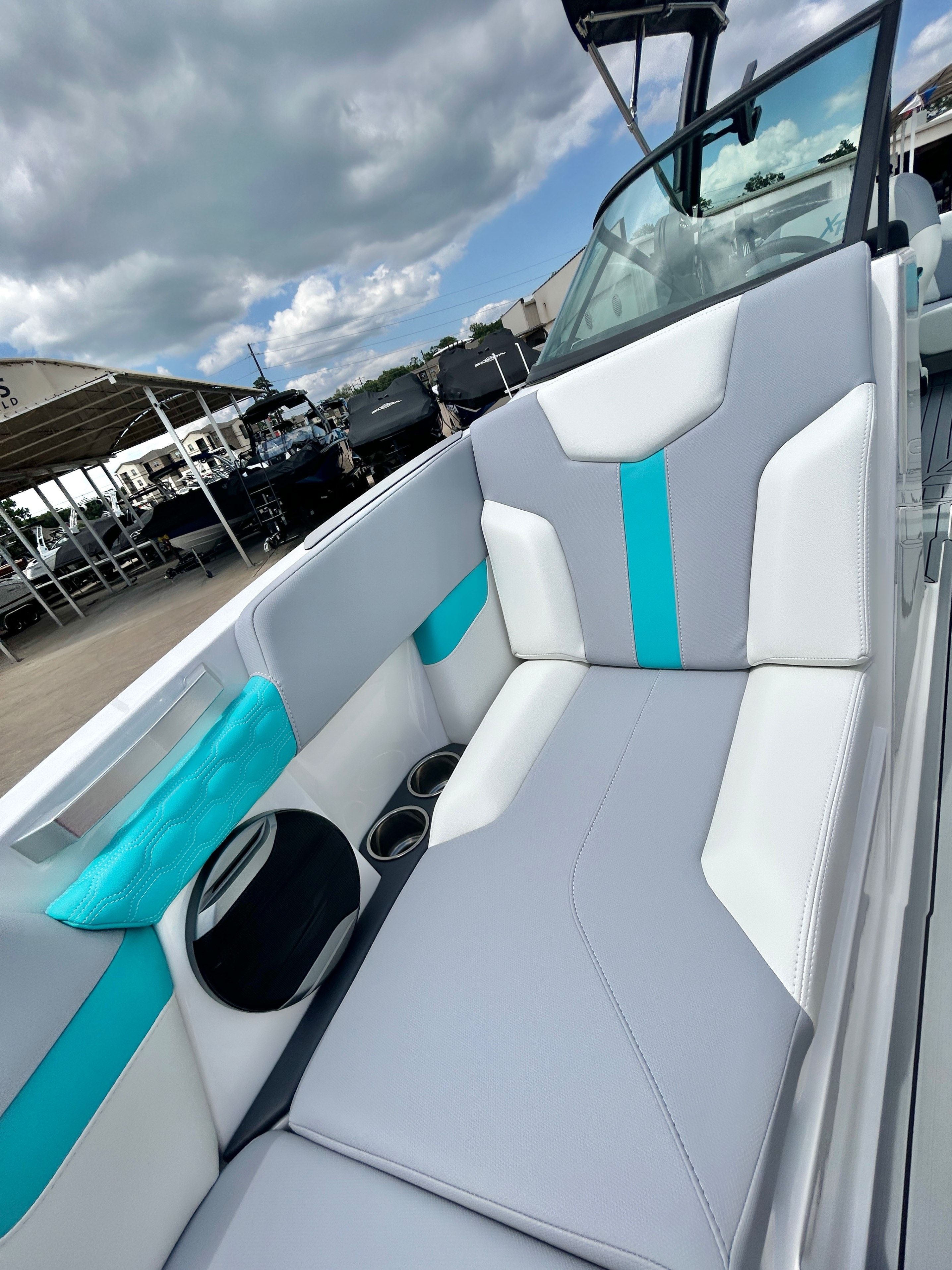 2026 MasterCraft XT22 - 20