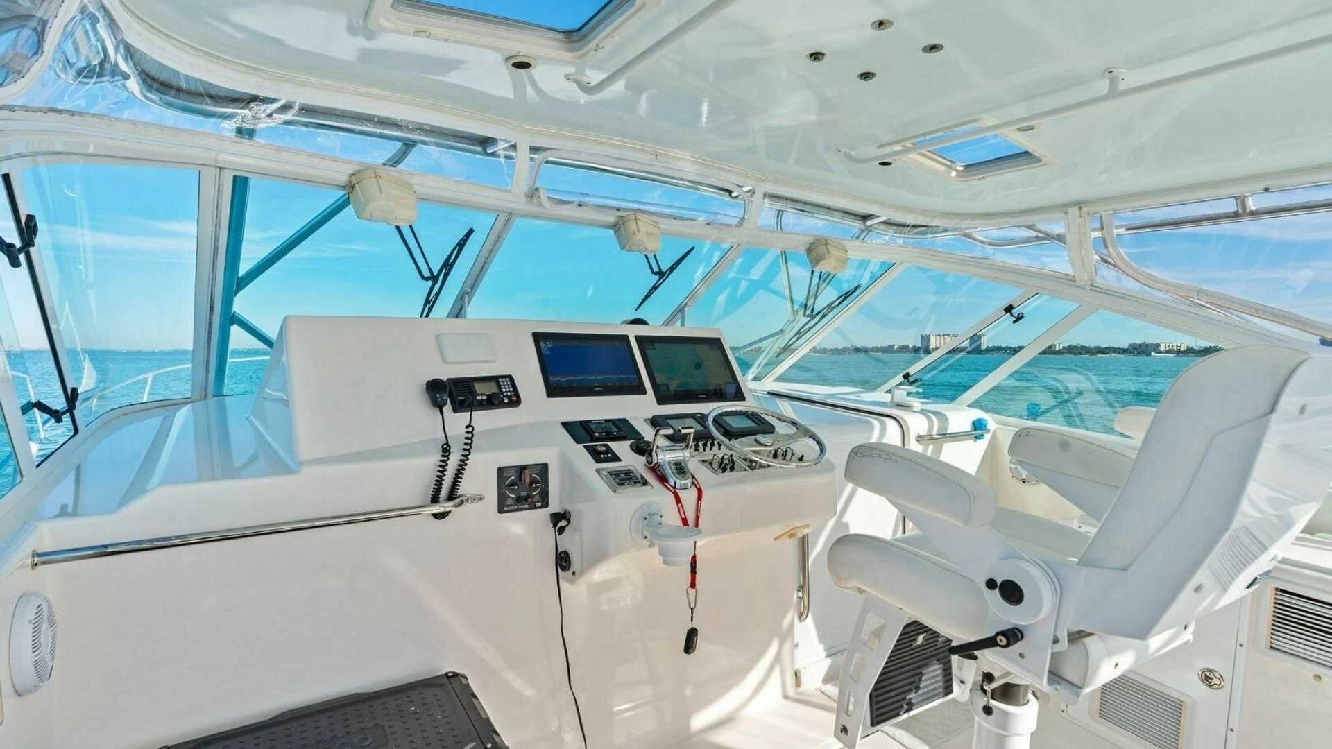 2005 Cabo 40 Express - Image 9