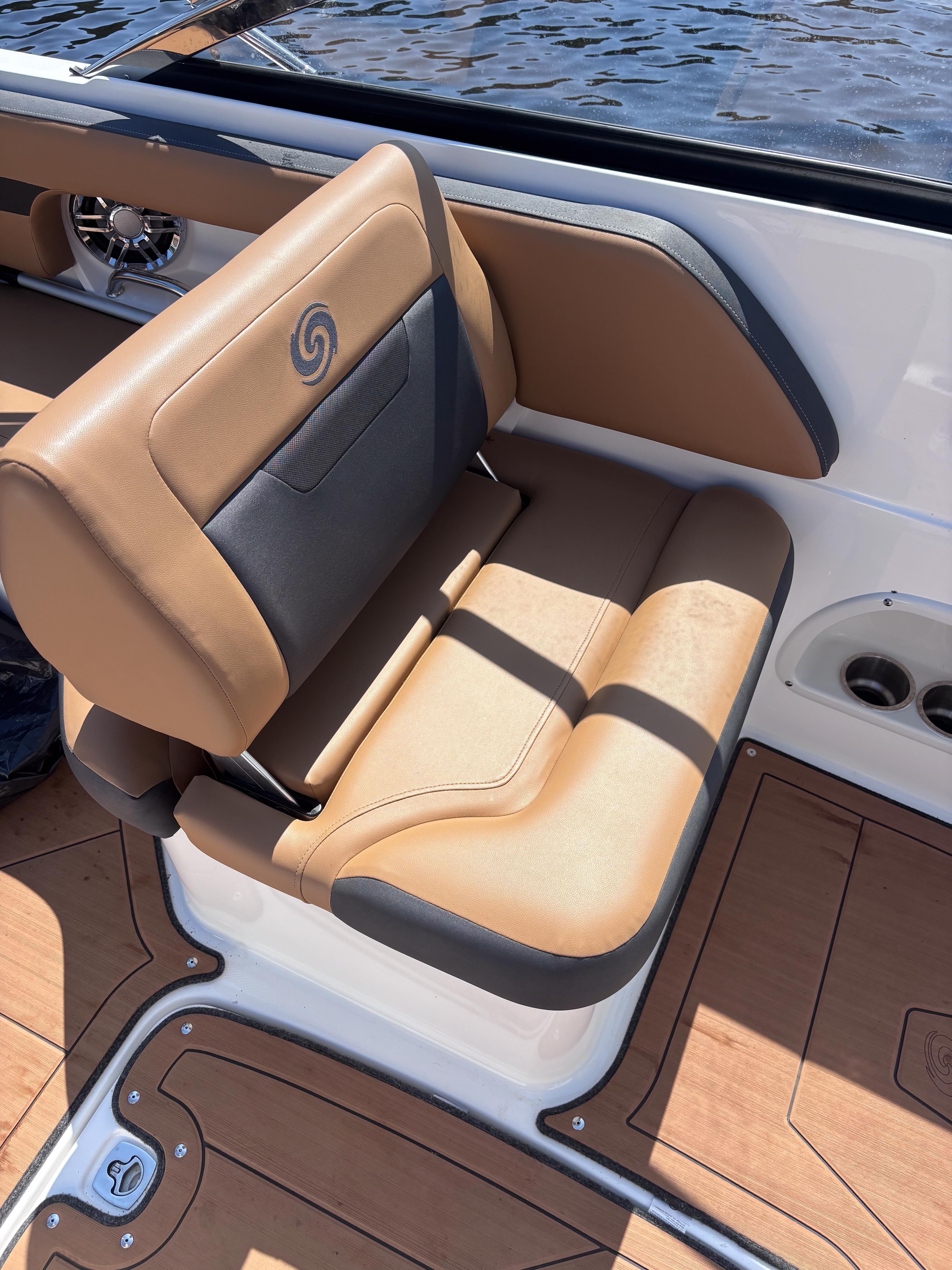2024 Hurricane SunDeck 235 OB - 4