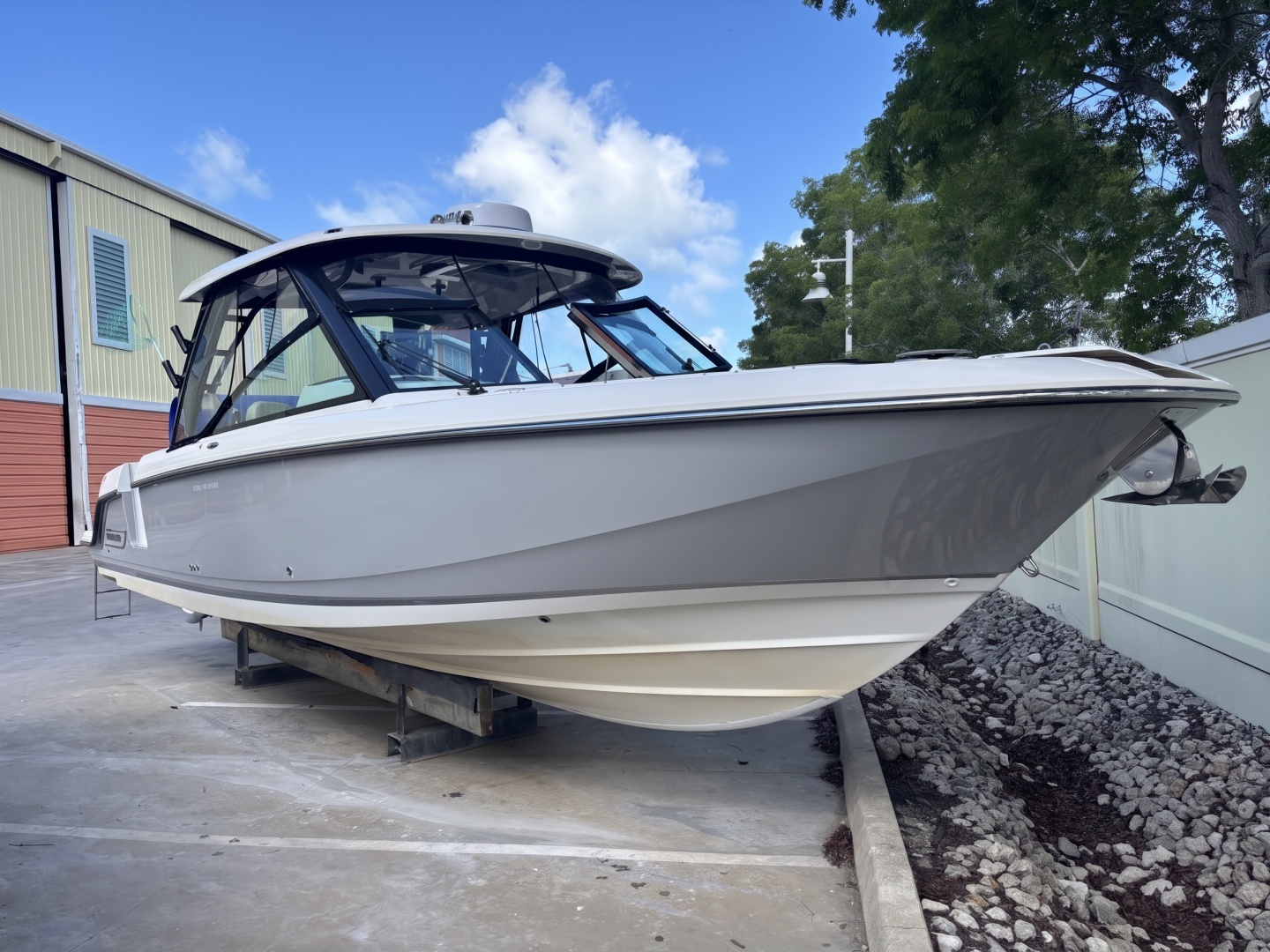 2024 Boston Whaler 320 Vantage - Image 2