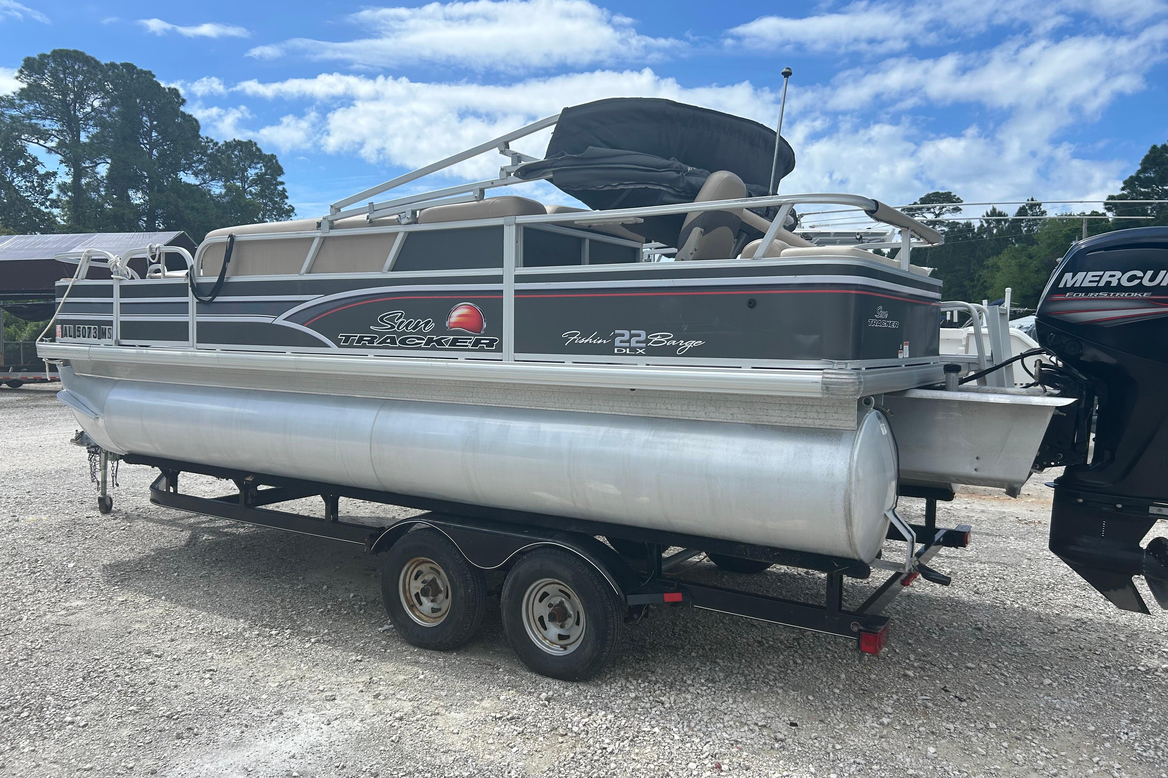 2015 Sun Tracker Party Barge 22 Sport Fish
