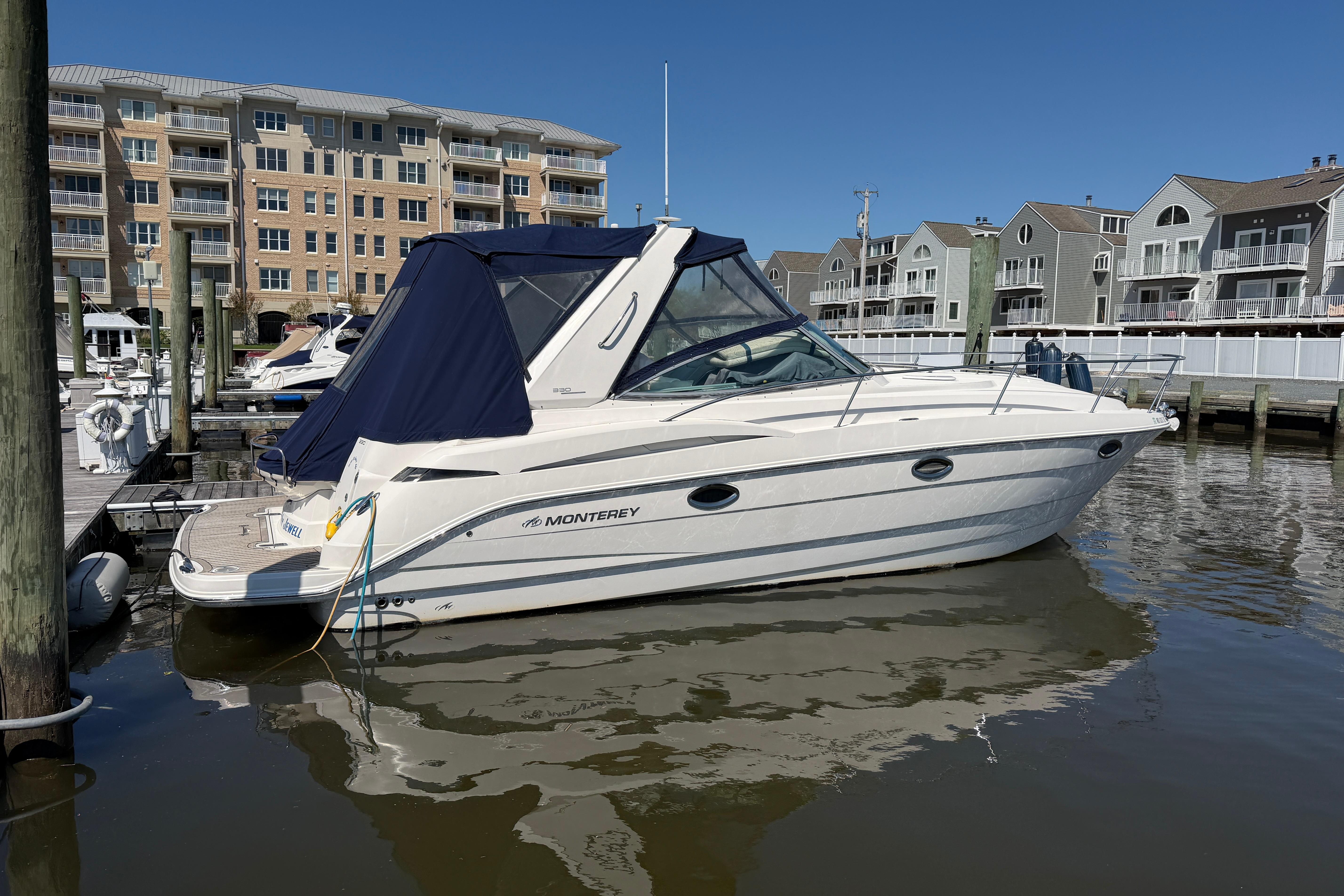 2007 Monterey 330 Sport Yacht