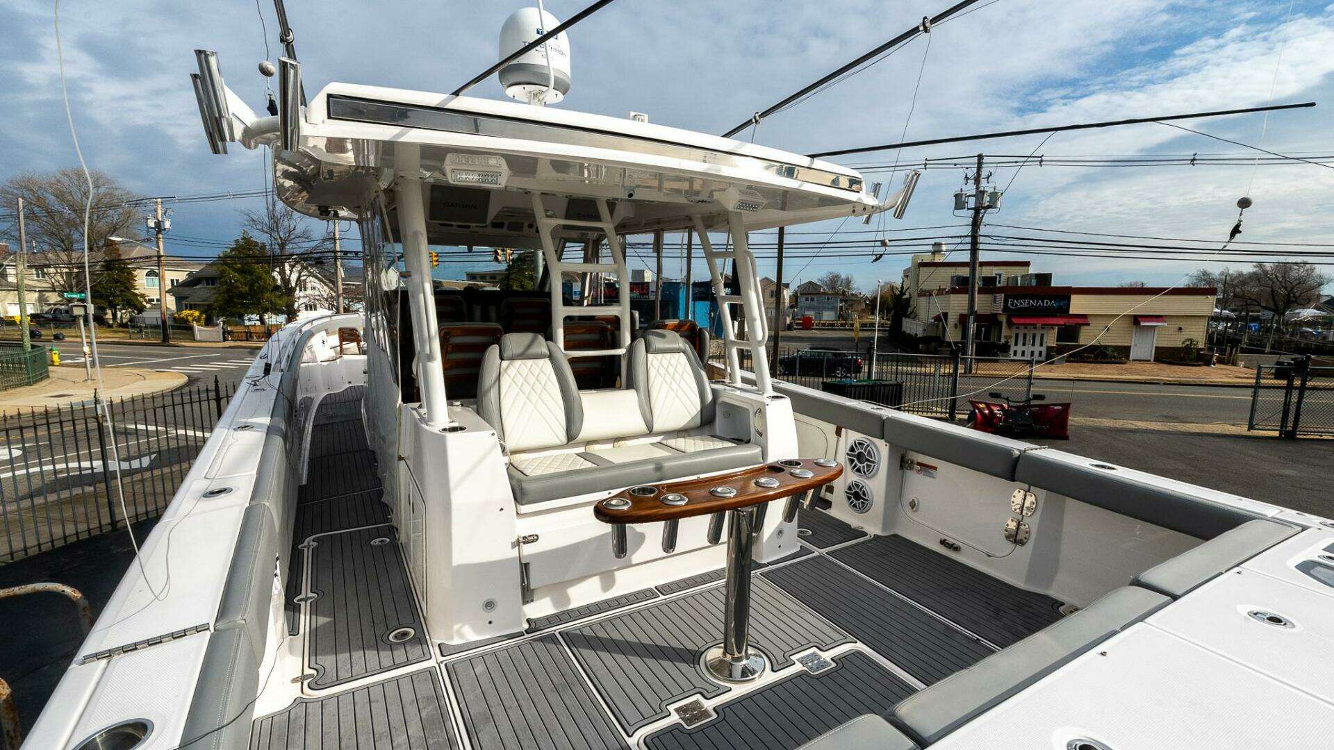 2023 Everglades 455 Center Console - Image 18