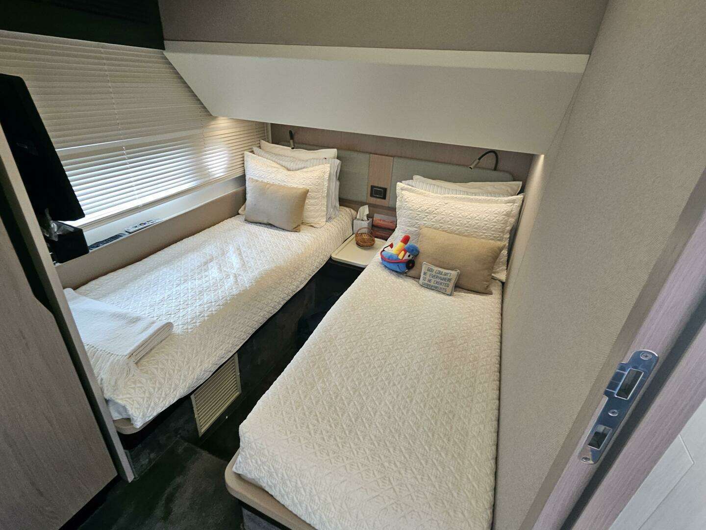 2022 Azimut 66 - Image 56