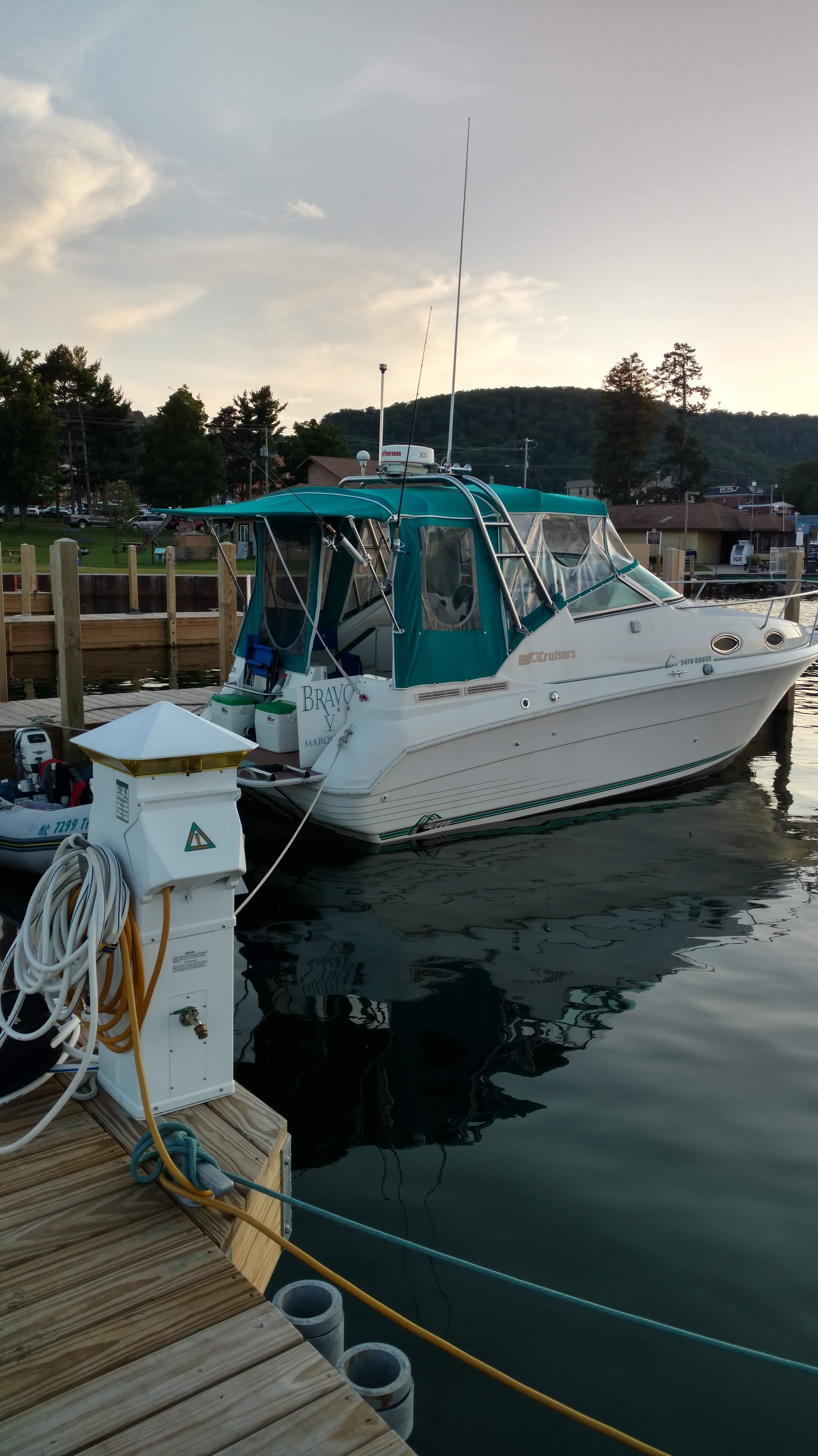 1995 Cruisers Rogue 2470 - 2